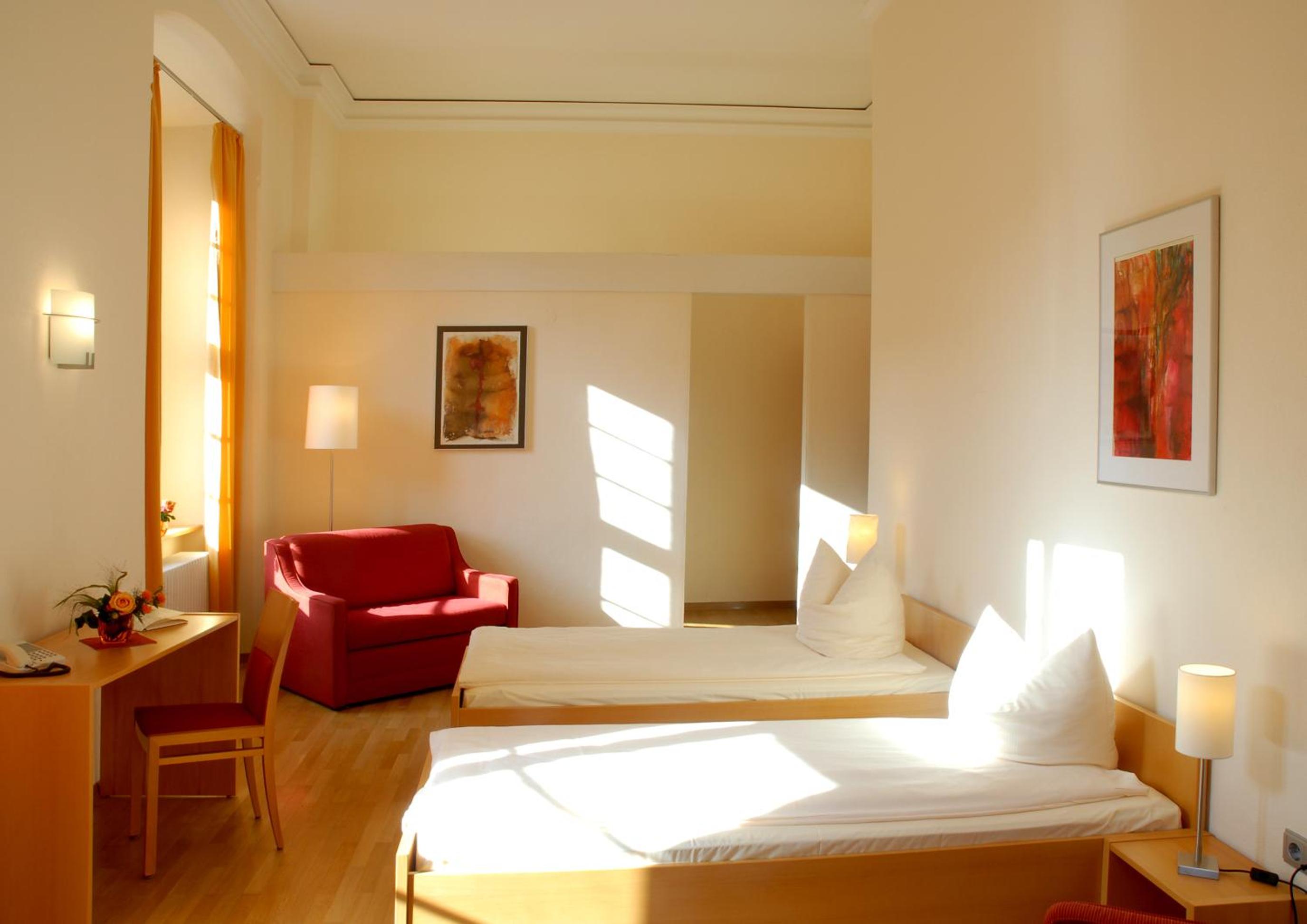 Double Room with Private Bathroom - Photo 1