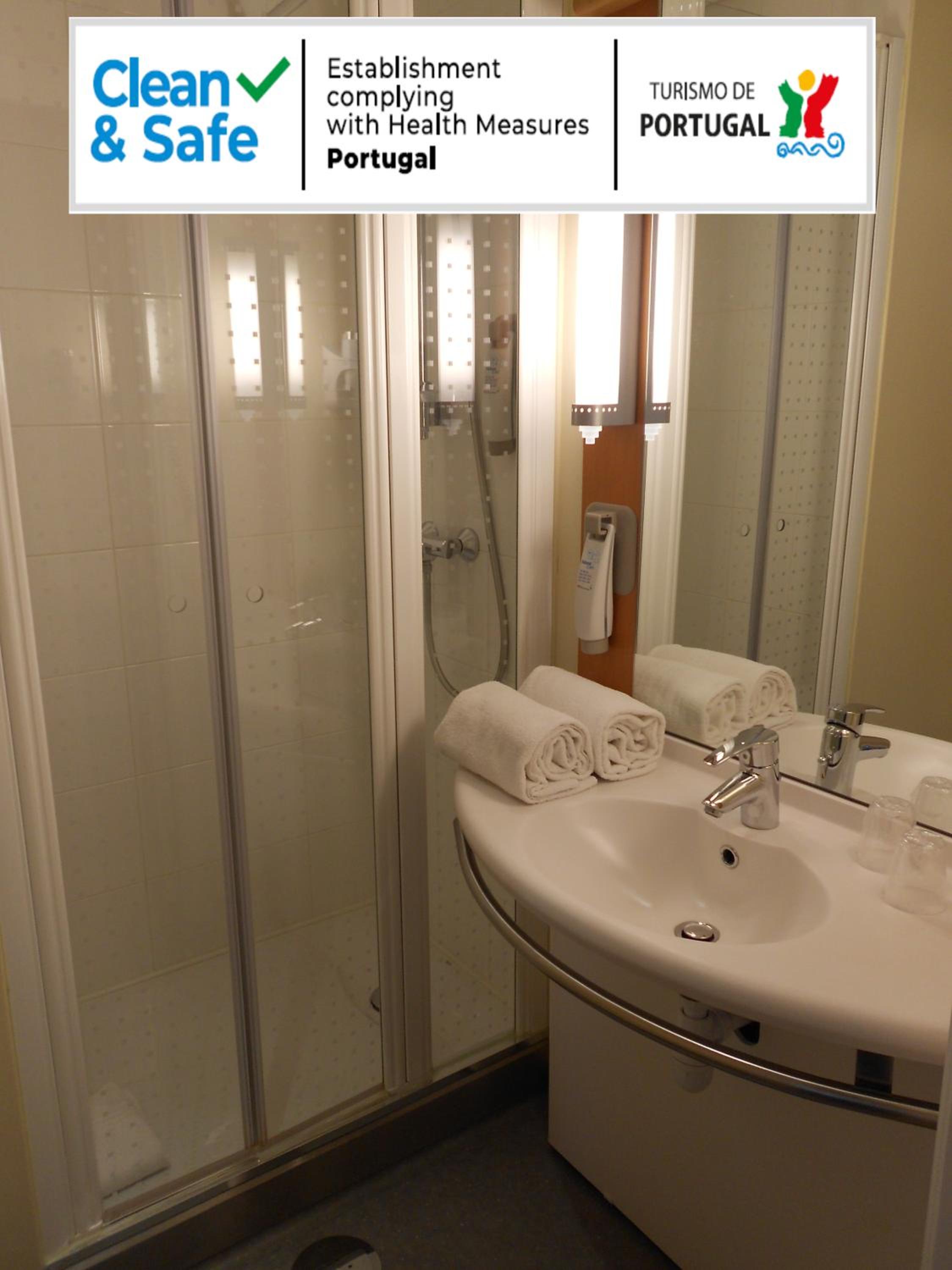 Standard Double Room - Non-Smoking - Photo 6