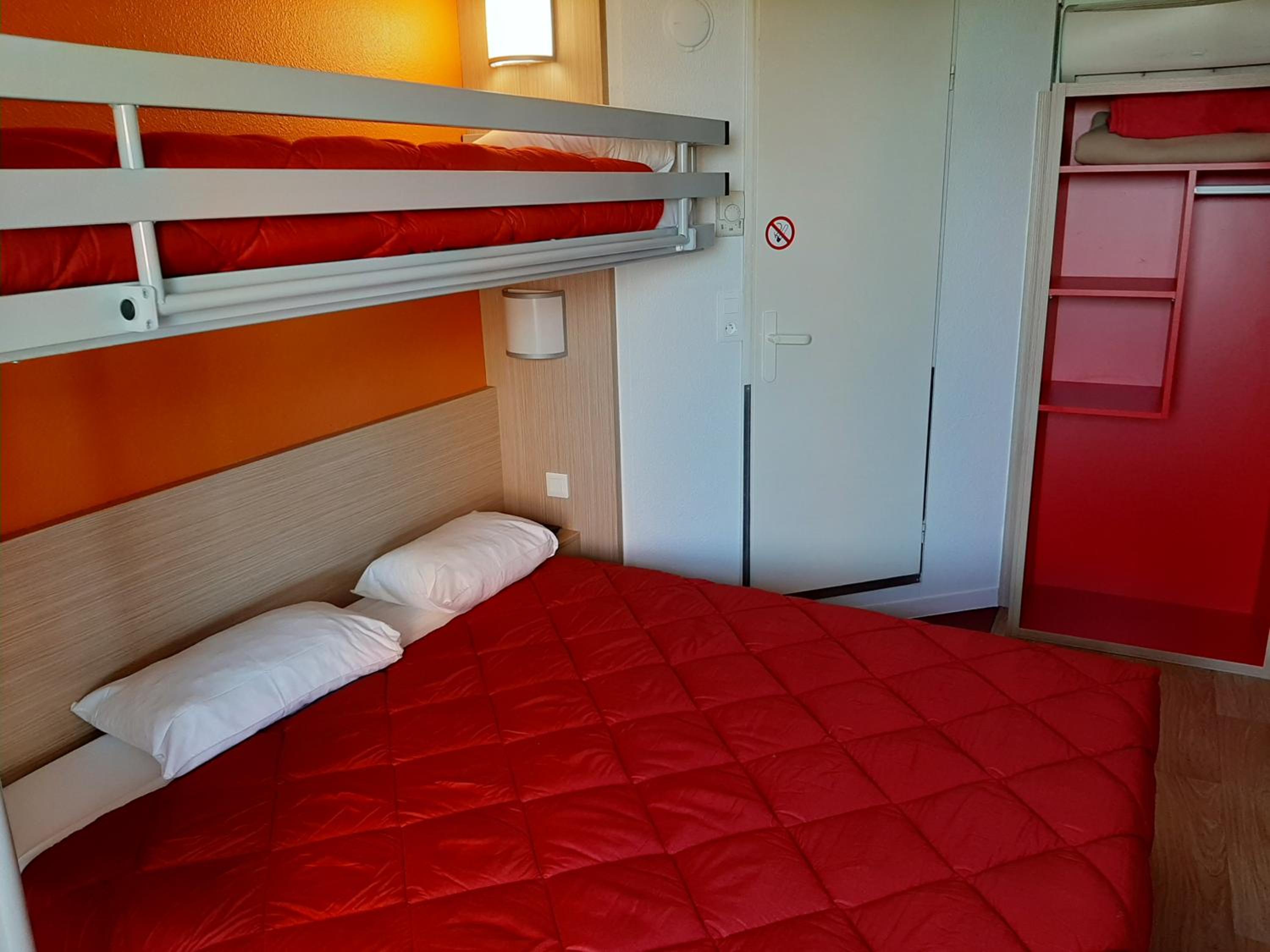 Triple Room (1 Double Bed + 1 Single Bed) - Photo 3