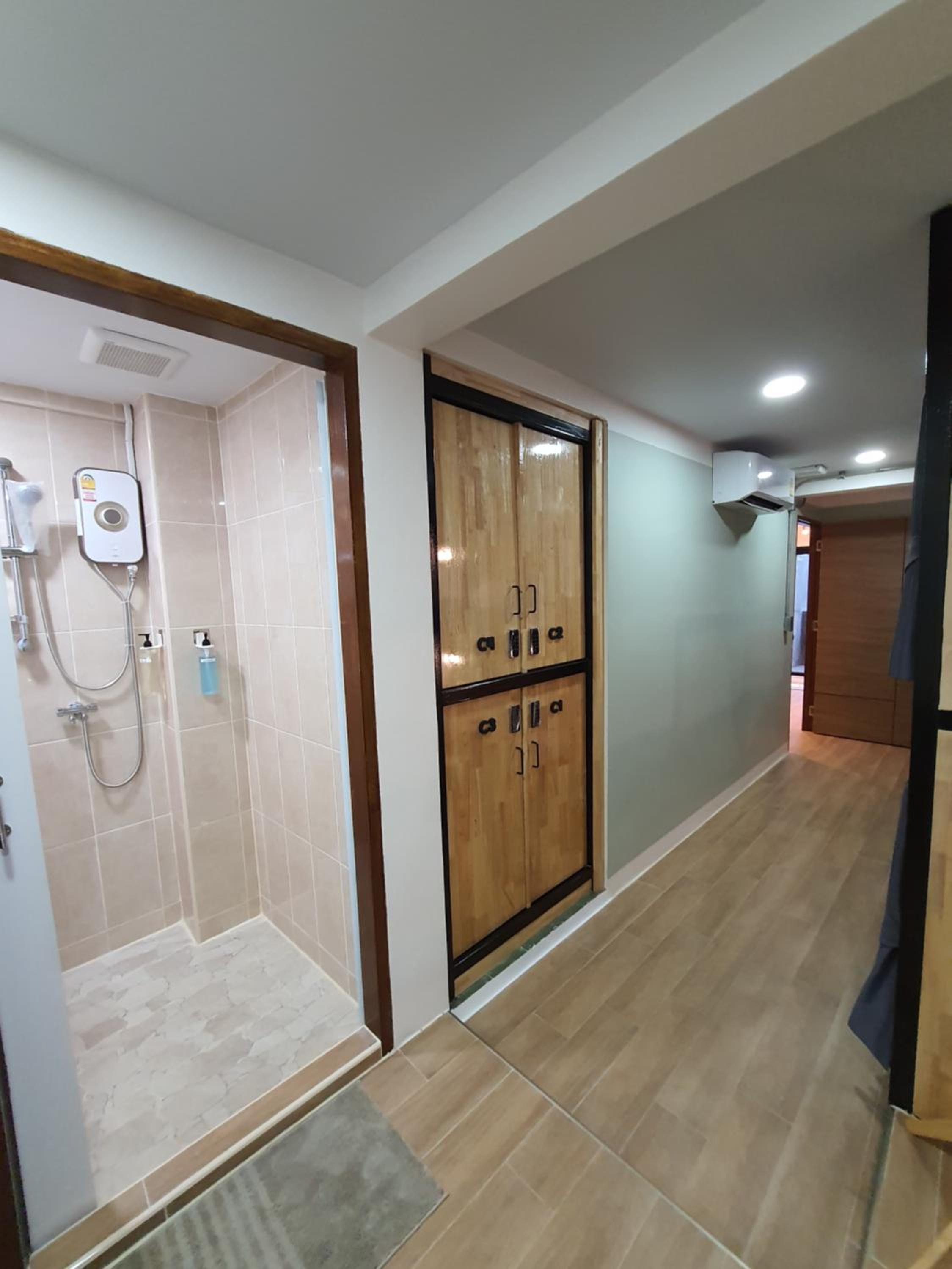 Family Room with Shower photo 3