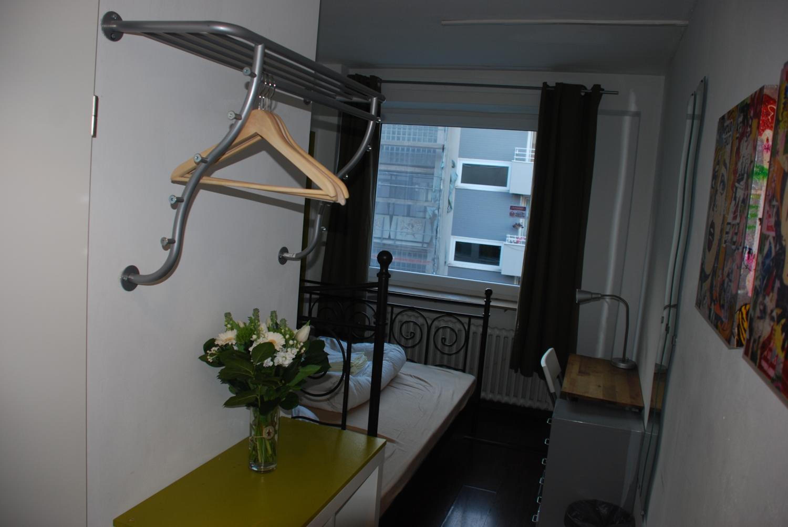 Single Room with Shared Bathroom photo 3