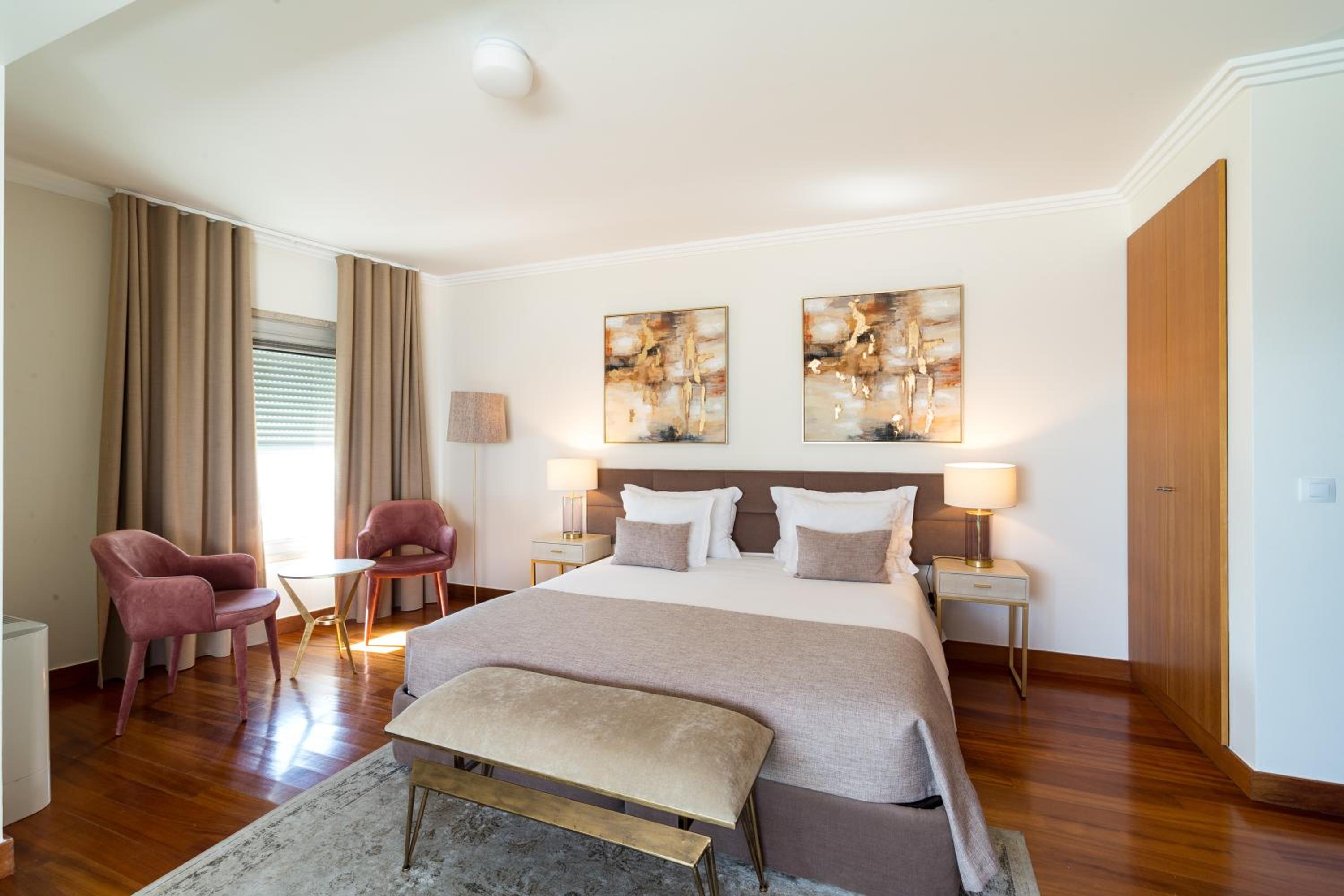 Deluxe Two-Bedroom Apartment with Terrace and River View photo 3