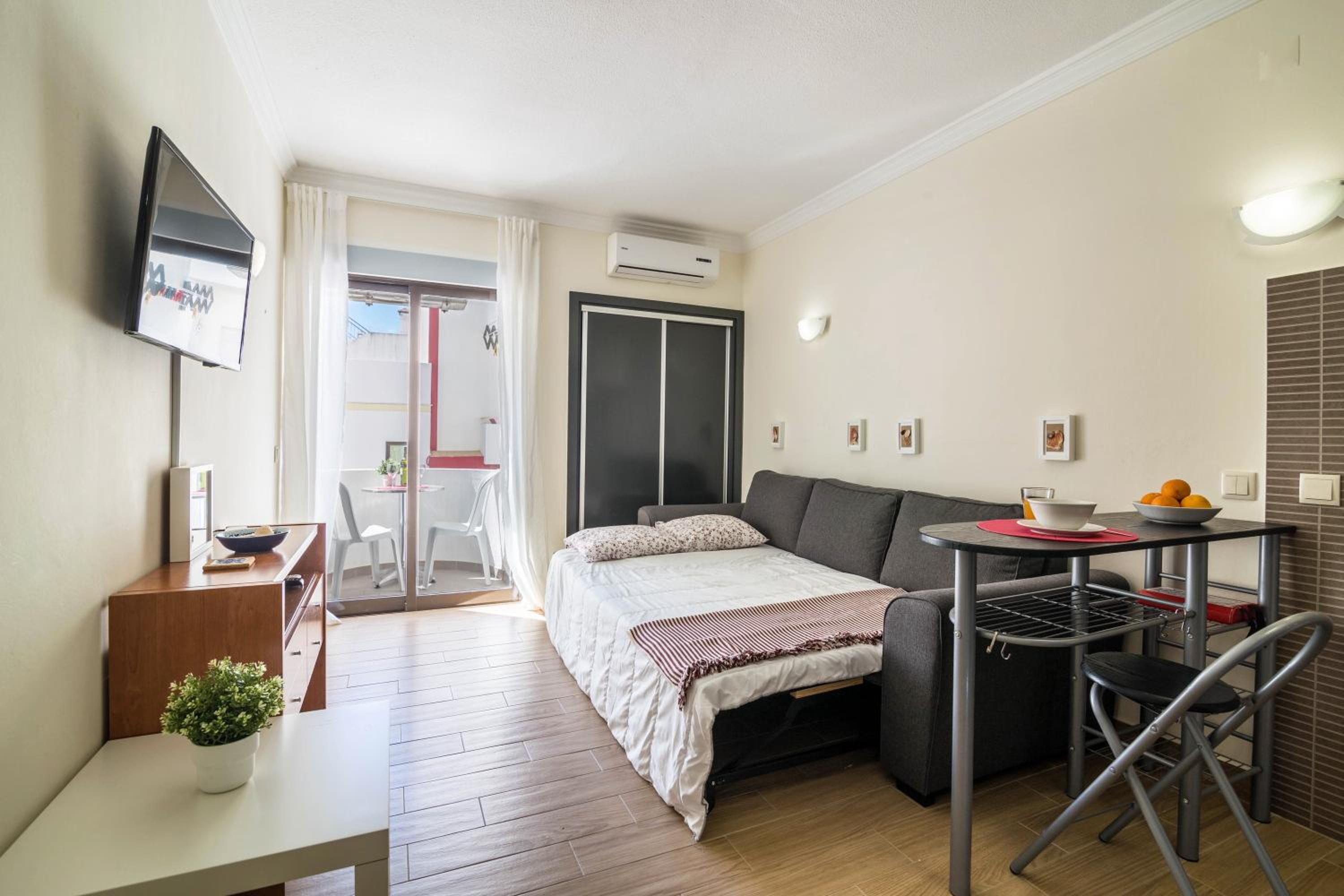 Superior One-Bedroom Apartment with Balcony - Photo 11