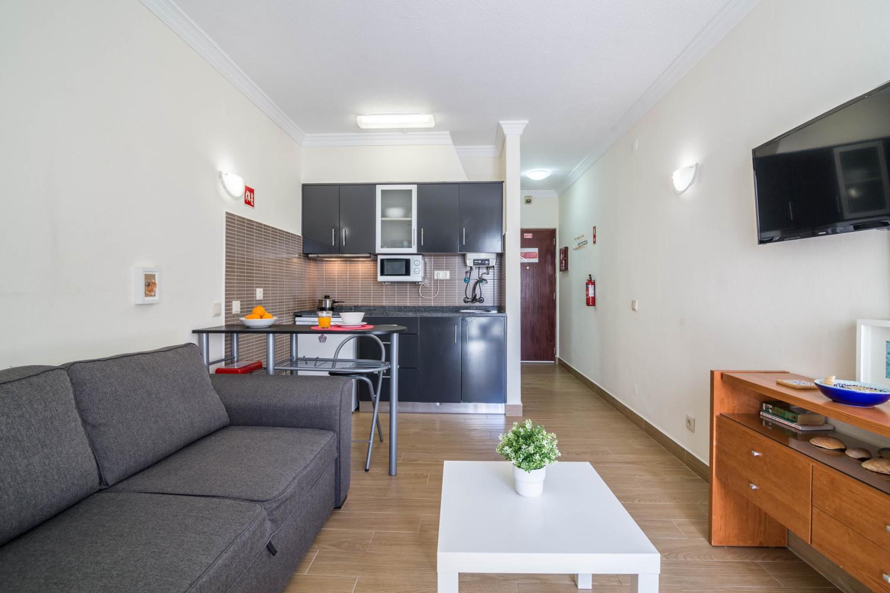 Superior One-Bedroom Apartment with Balcony - Photo 14