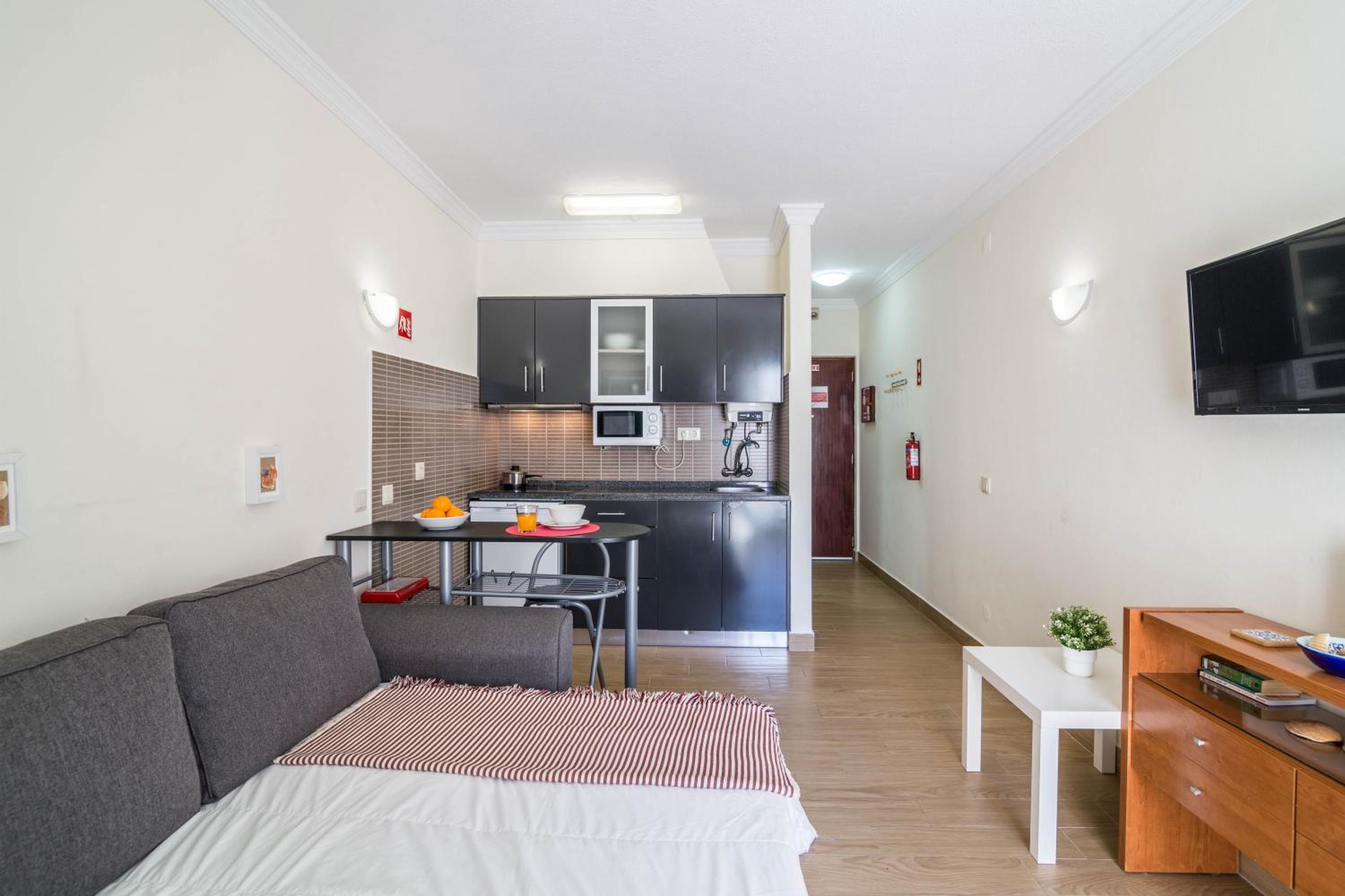 Superior One-Bedroom Apartment with Balcony - Photo 9