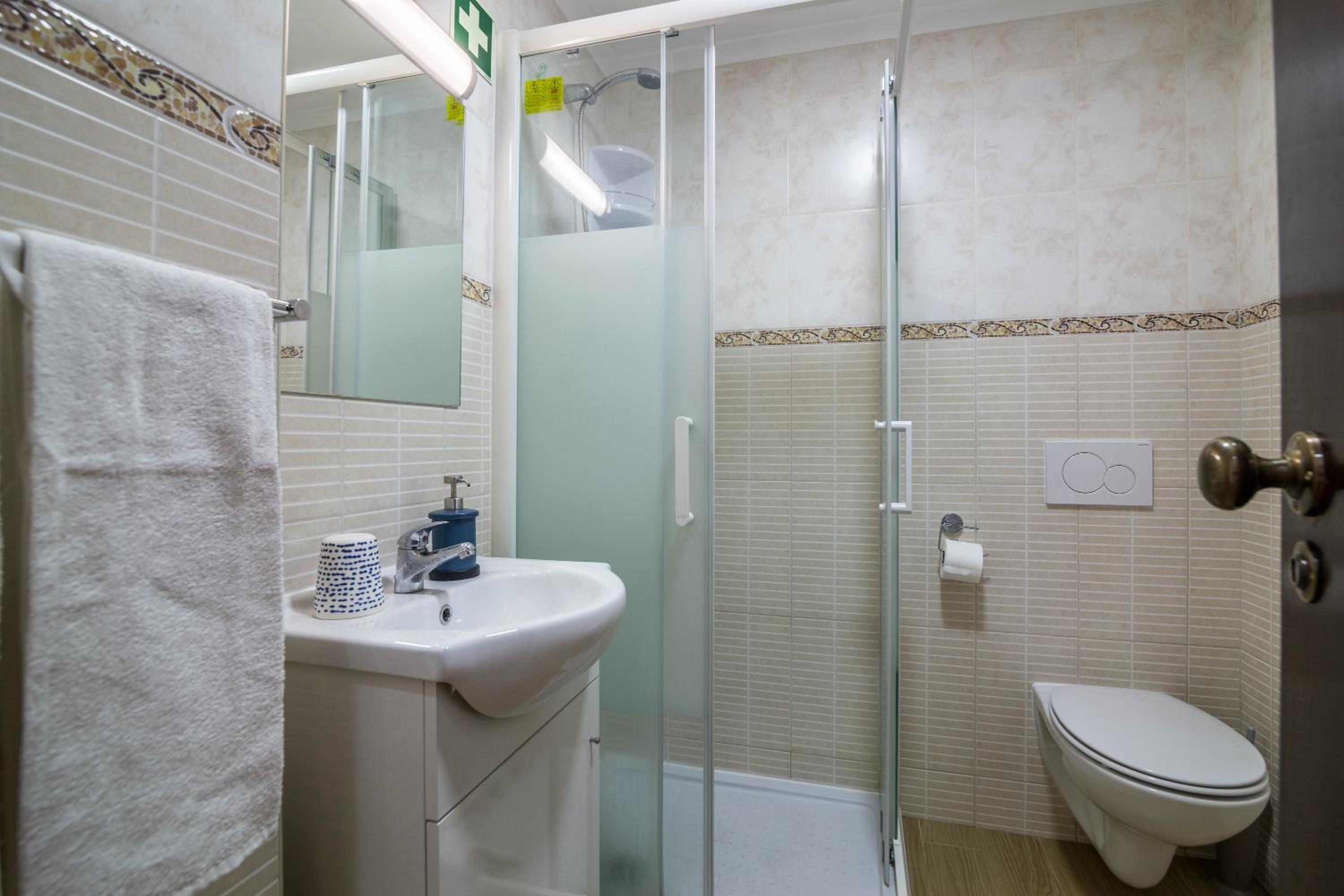 Superior One-Bedroom Apartment with Balcony - Photo 7