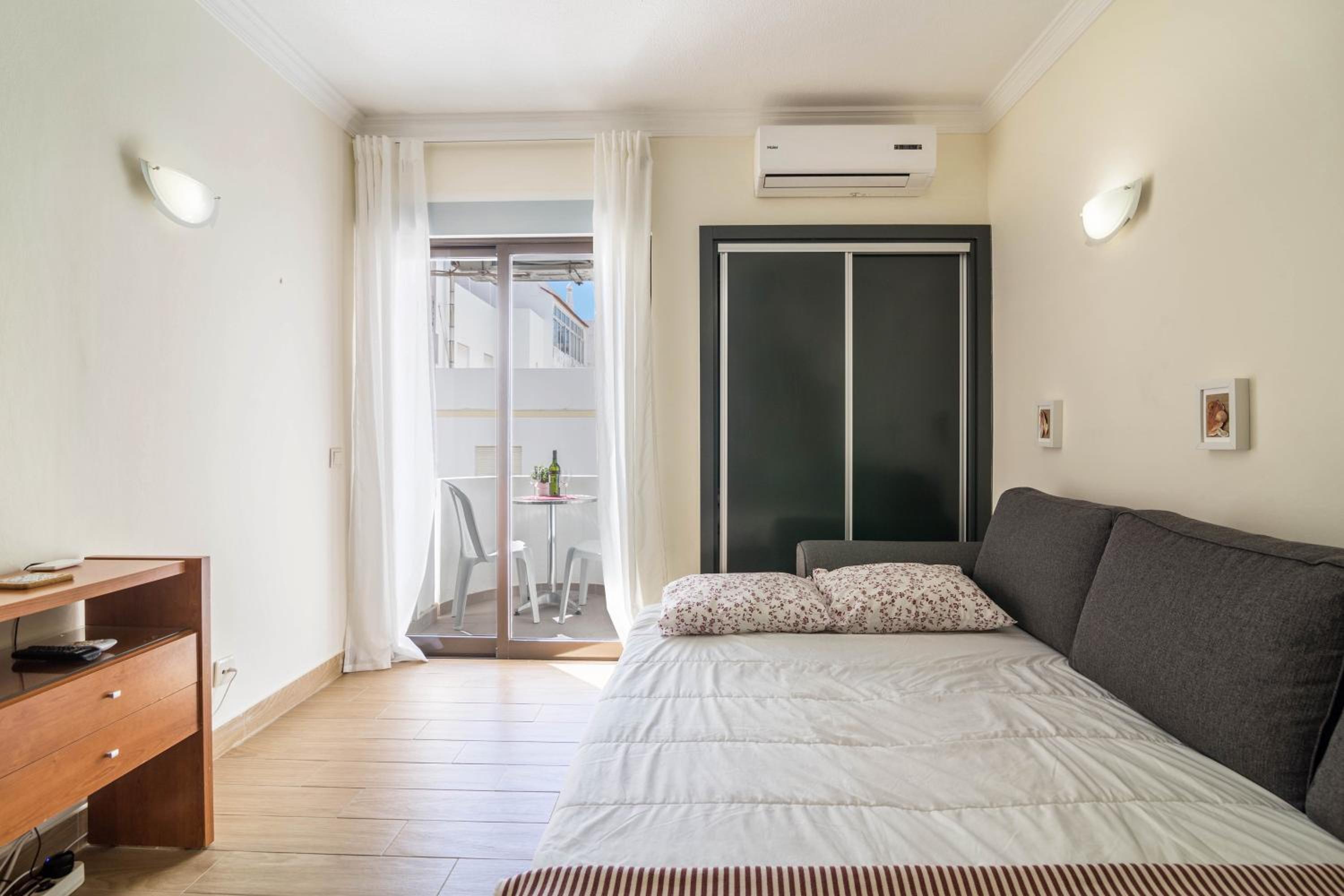 Superior One-Bedroom Apartment with Balcony - Photo 10