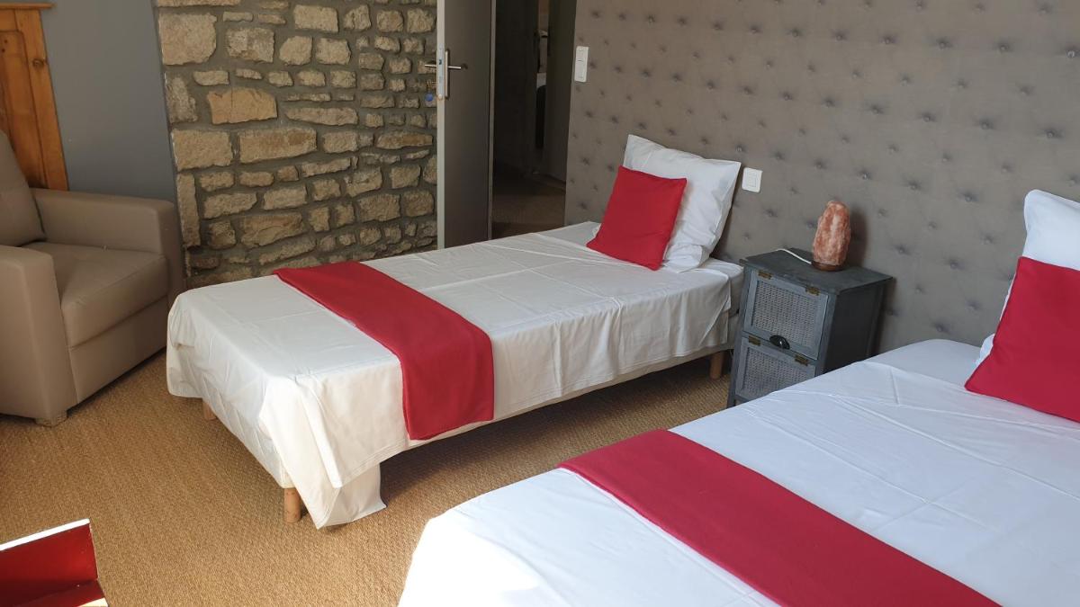 Twin Room with Pool View photo 2