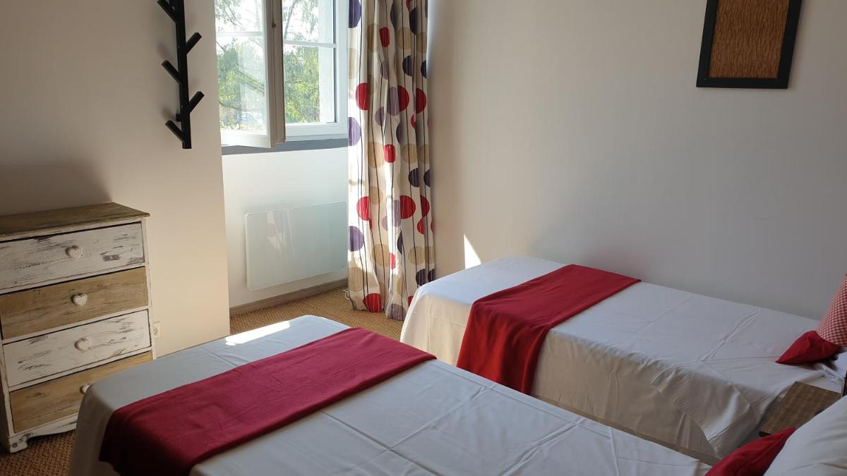 Twin Room with Pool View photo 2