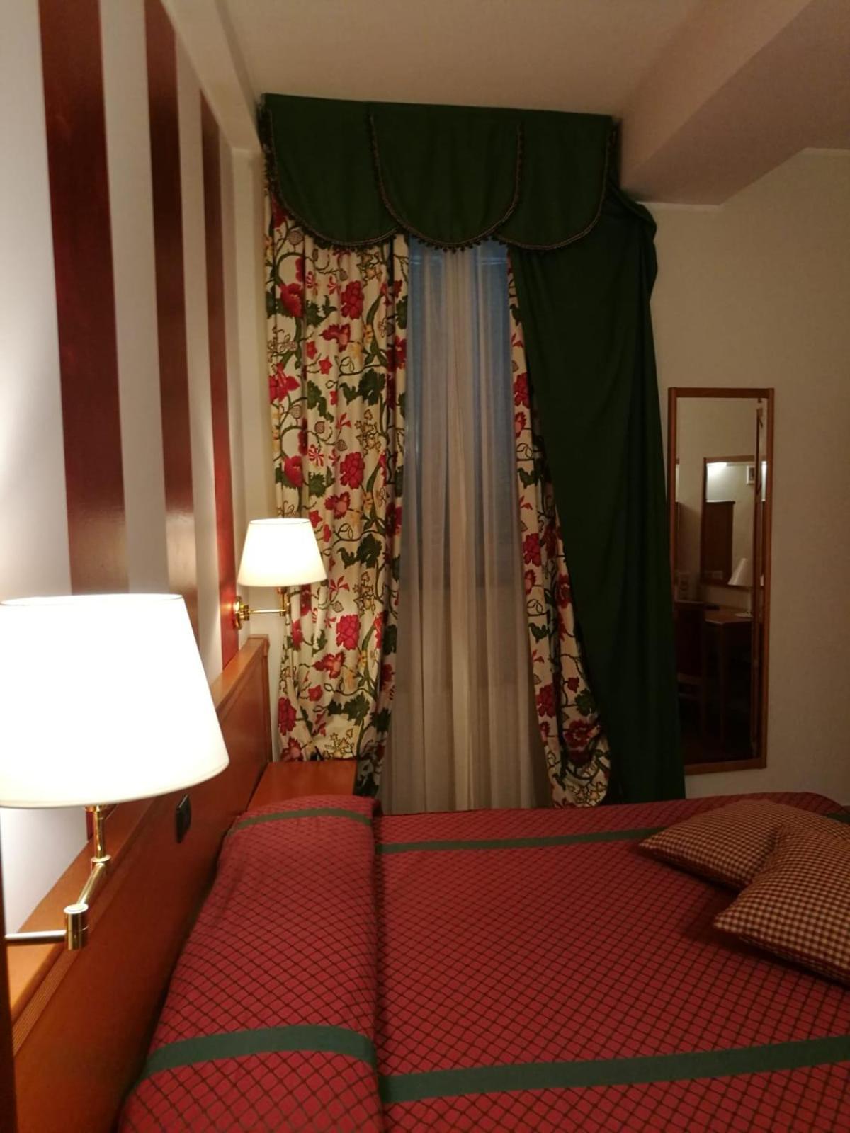 Classic Double or Twin Room - Photo 7