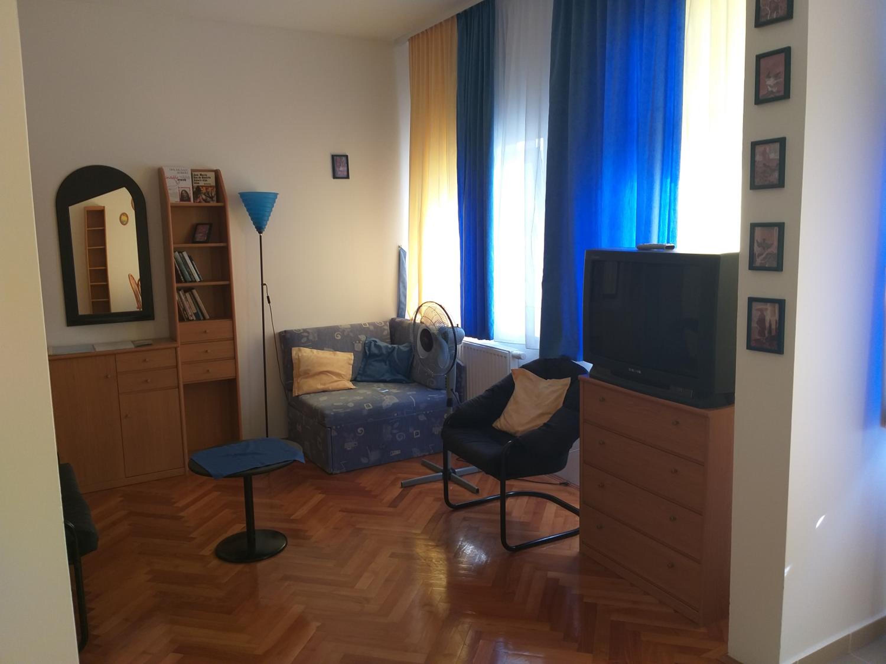 One-Bedroom Apartment photo 1
