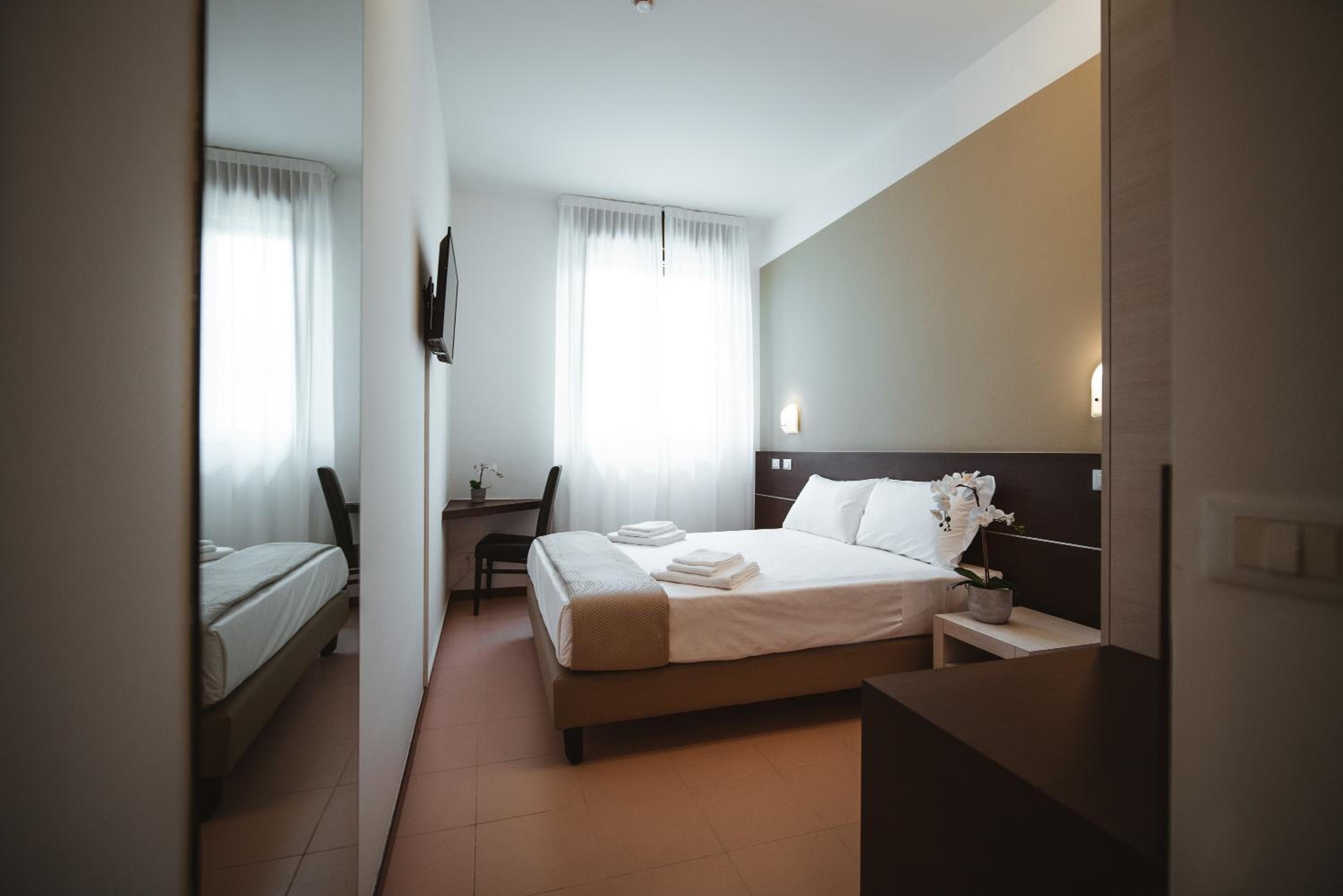 Double Room with Private Bathroom photo 1