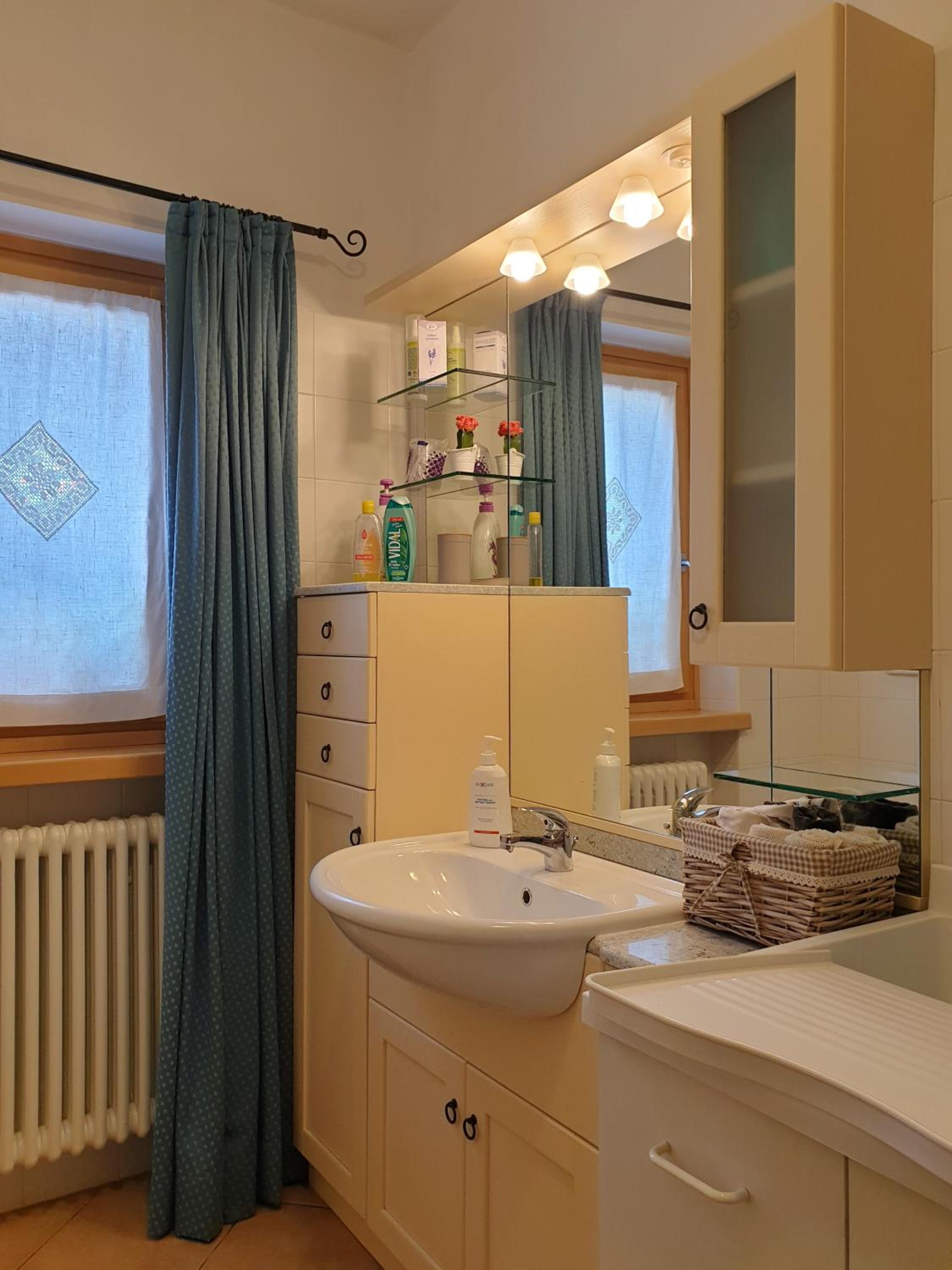Quadruple Room with Private Bathroom - Photo 5