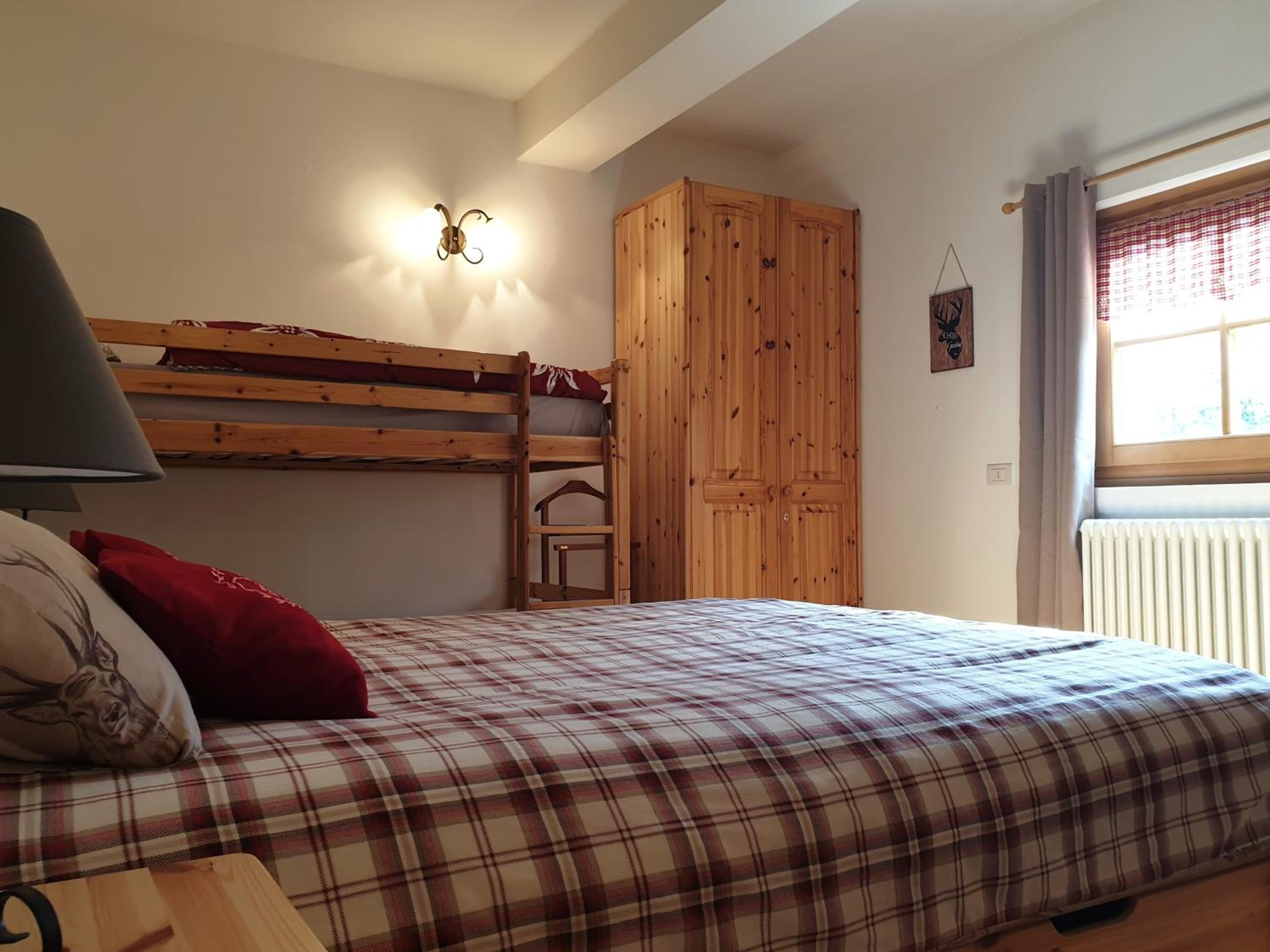 Quadruple Room with Private Bathroom - Photo 2