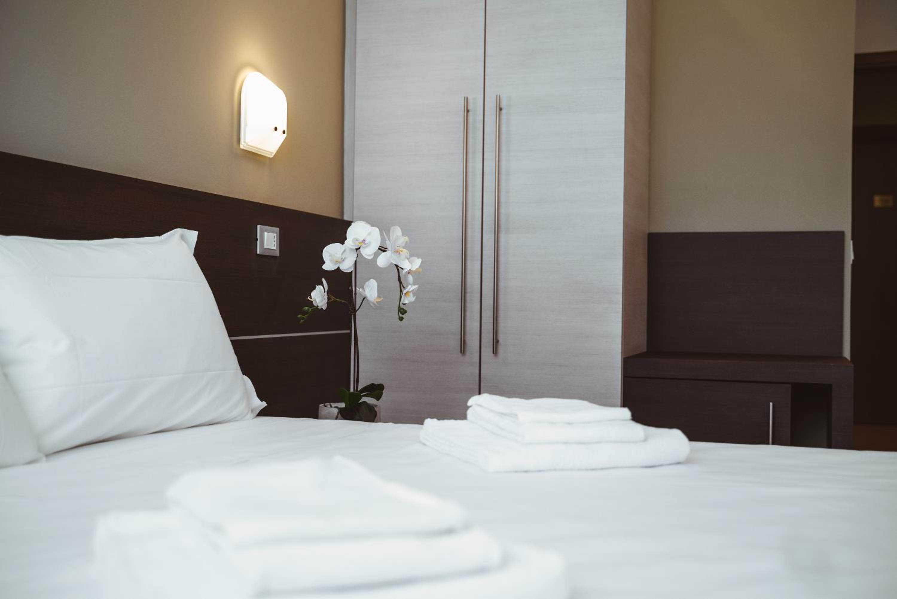 Double Room with Private Bathroom photo 2