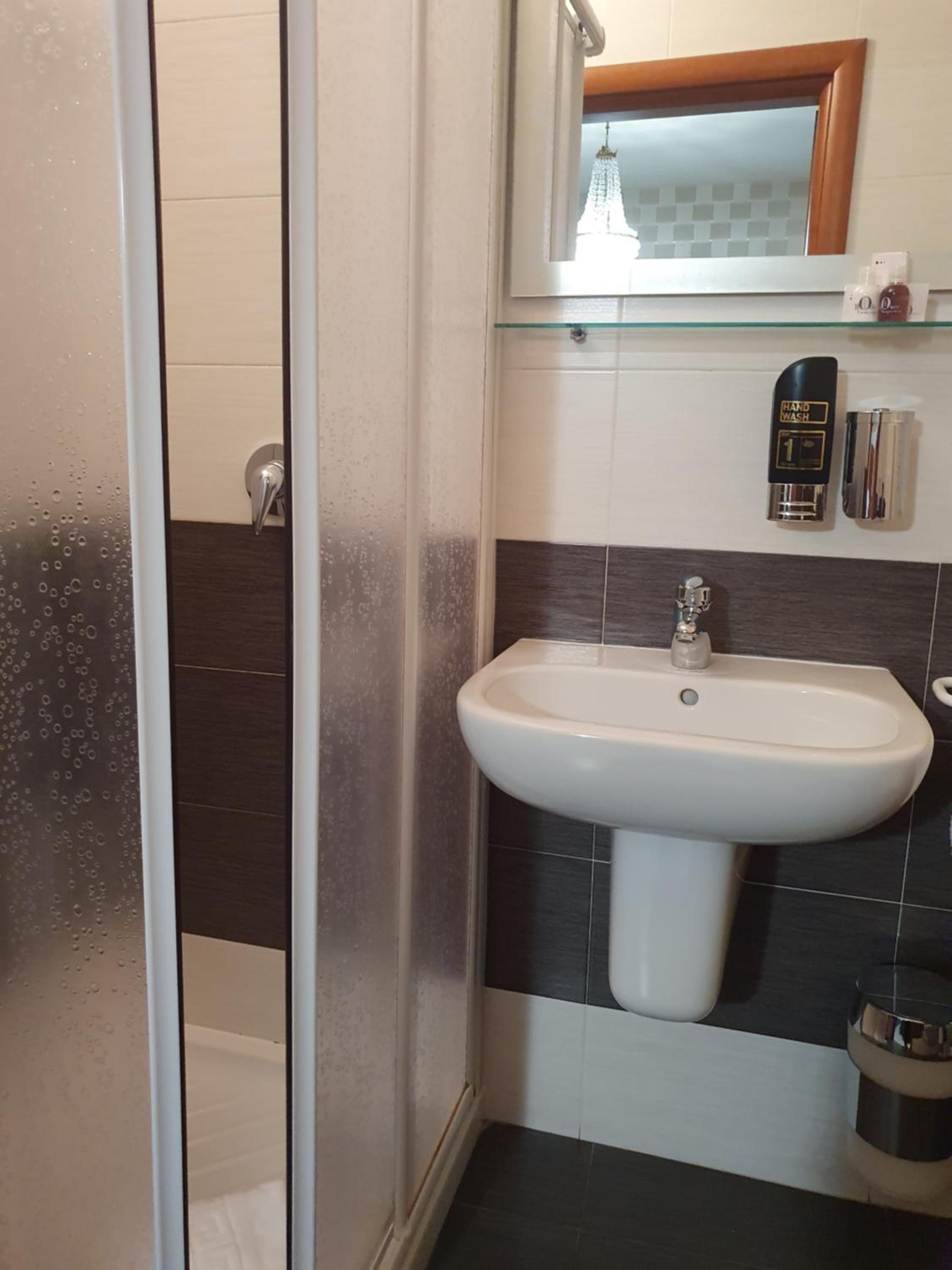 Standard Triple Room - Photo 5