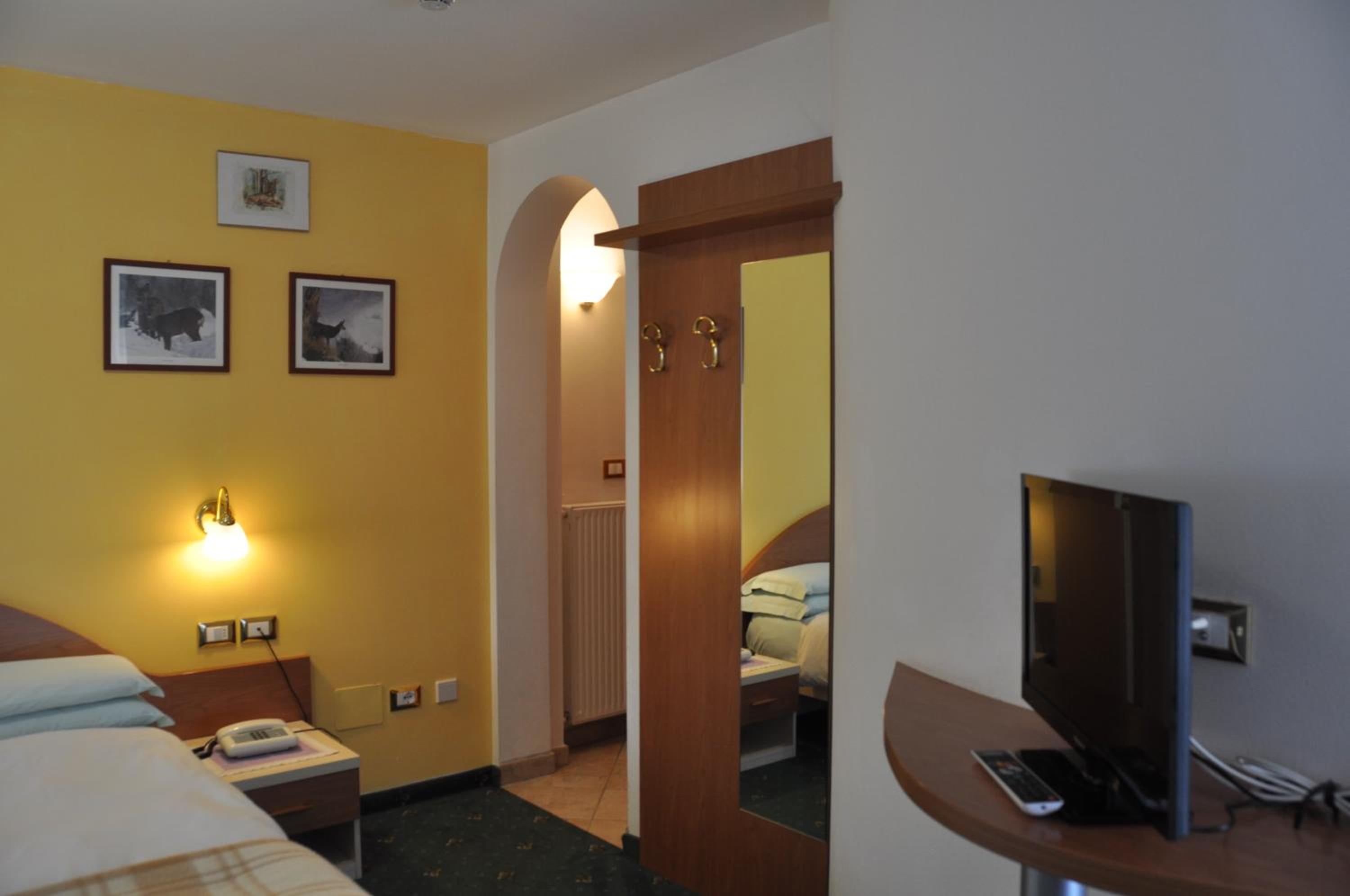 Standard Double Room photo 2