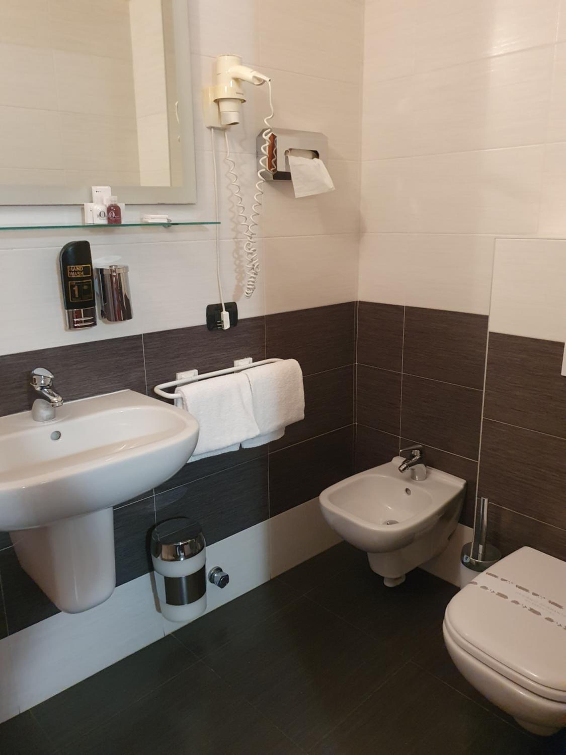 Standard Triple Room - Photo 2