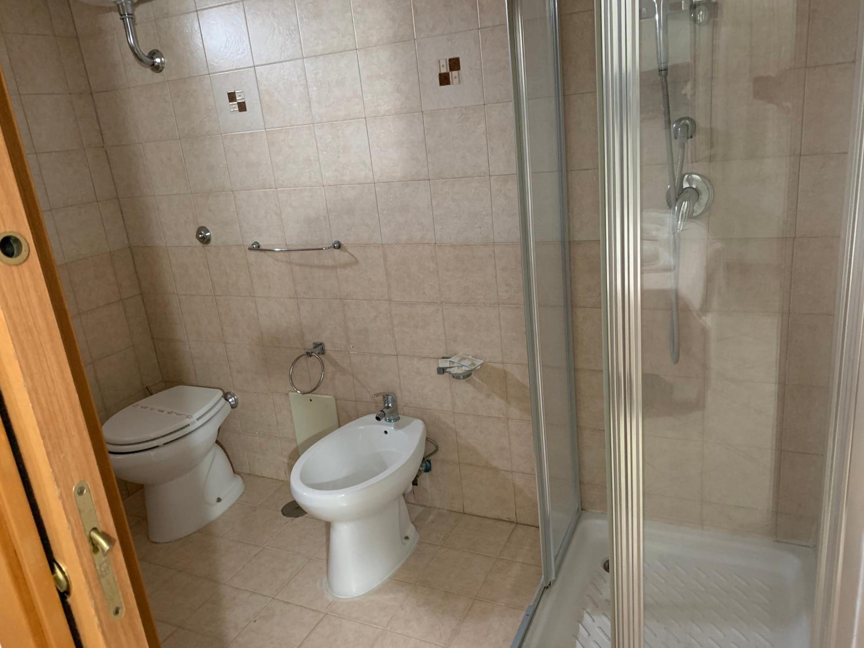 Single Room with Private Bathroom photo 3