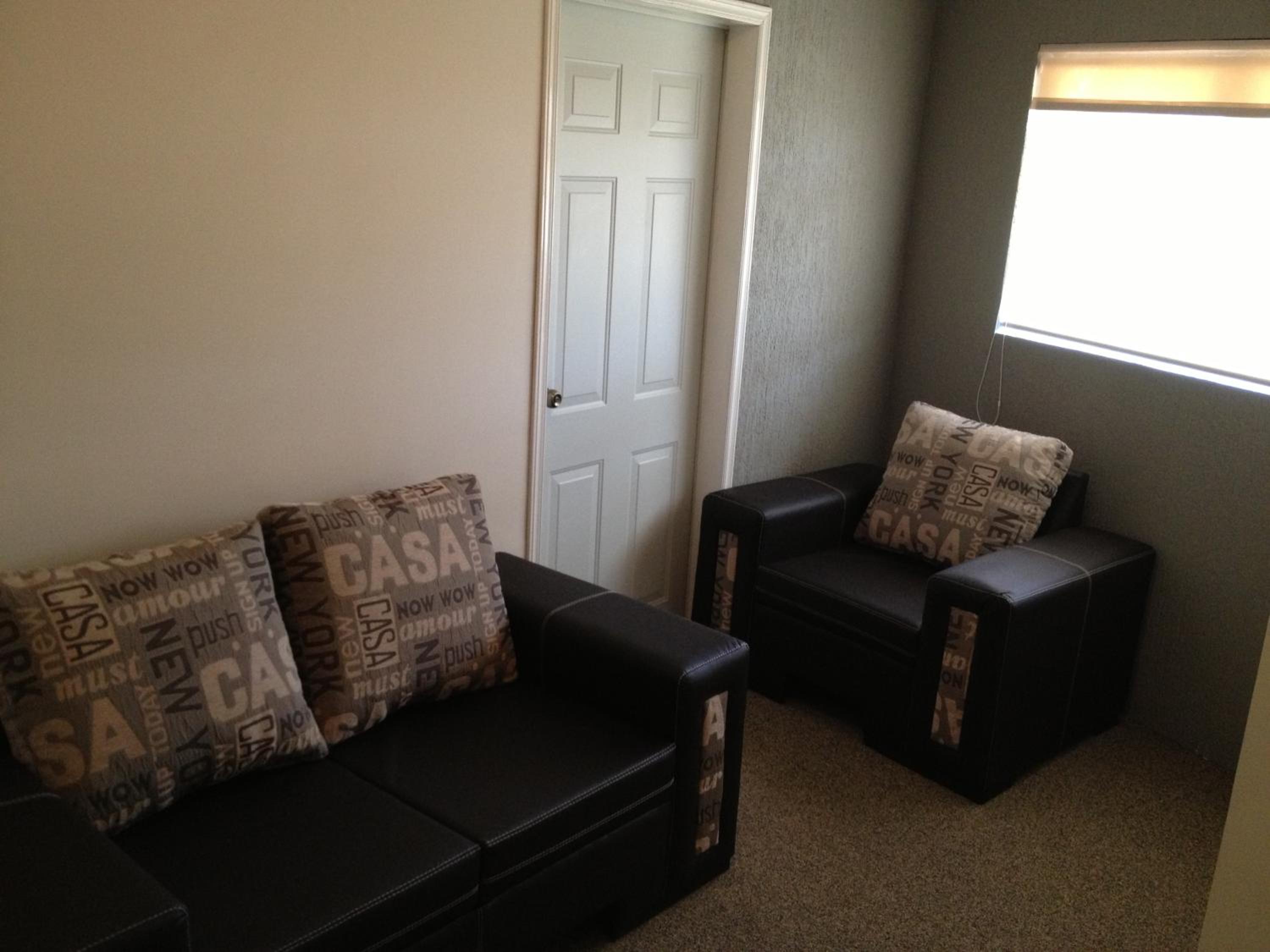 Suite - Photo 1