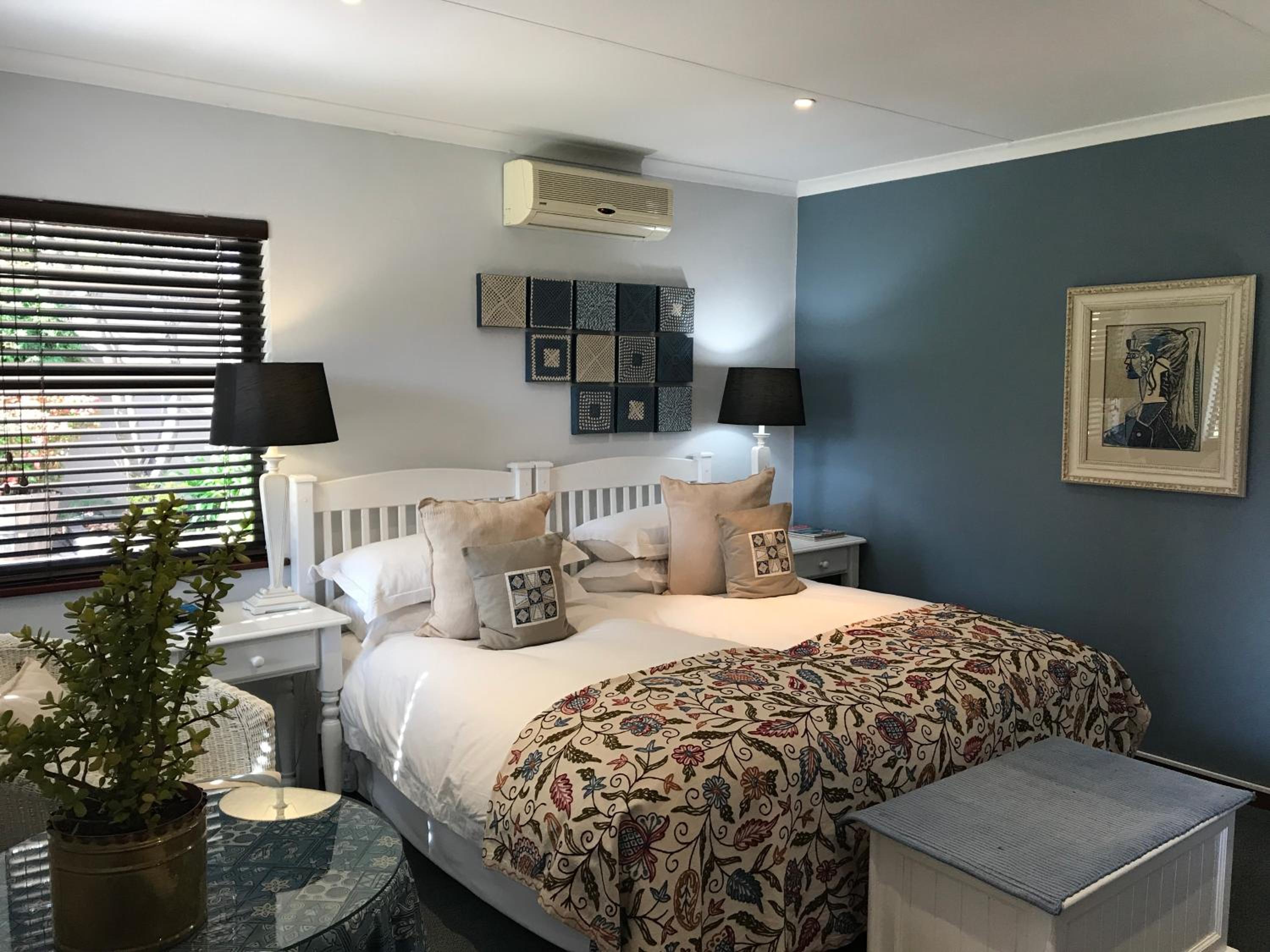 Deluxe Double or Twin Room - Photo 11