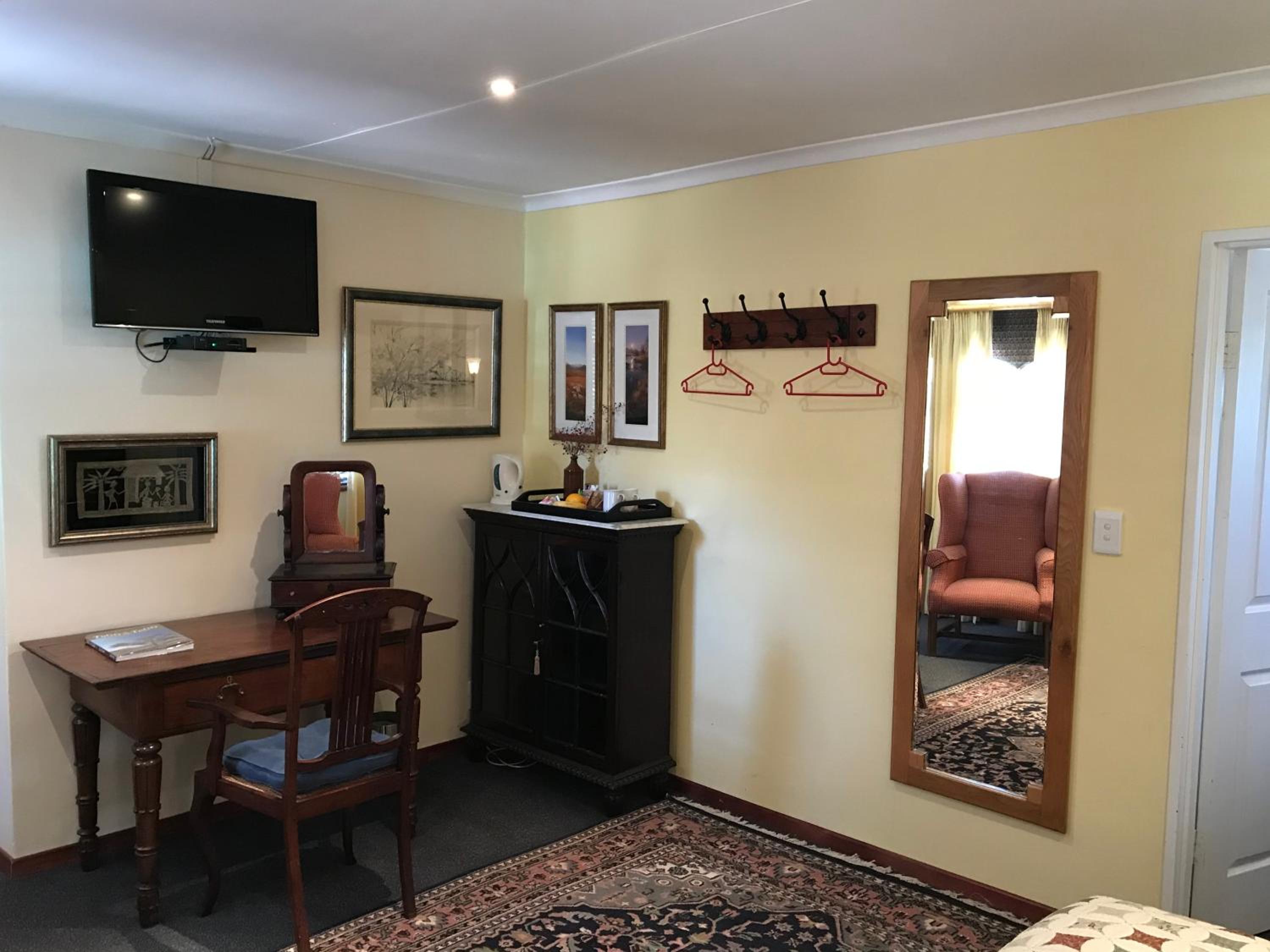 Deluxe Double or Twin Room - Photo 15