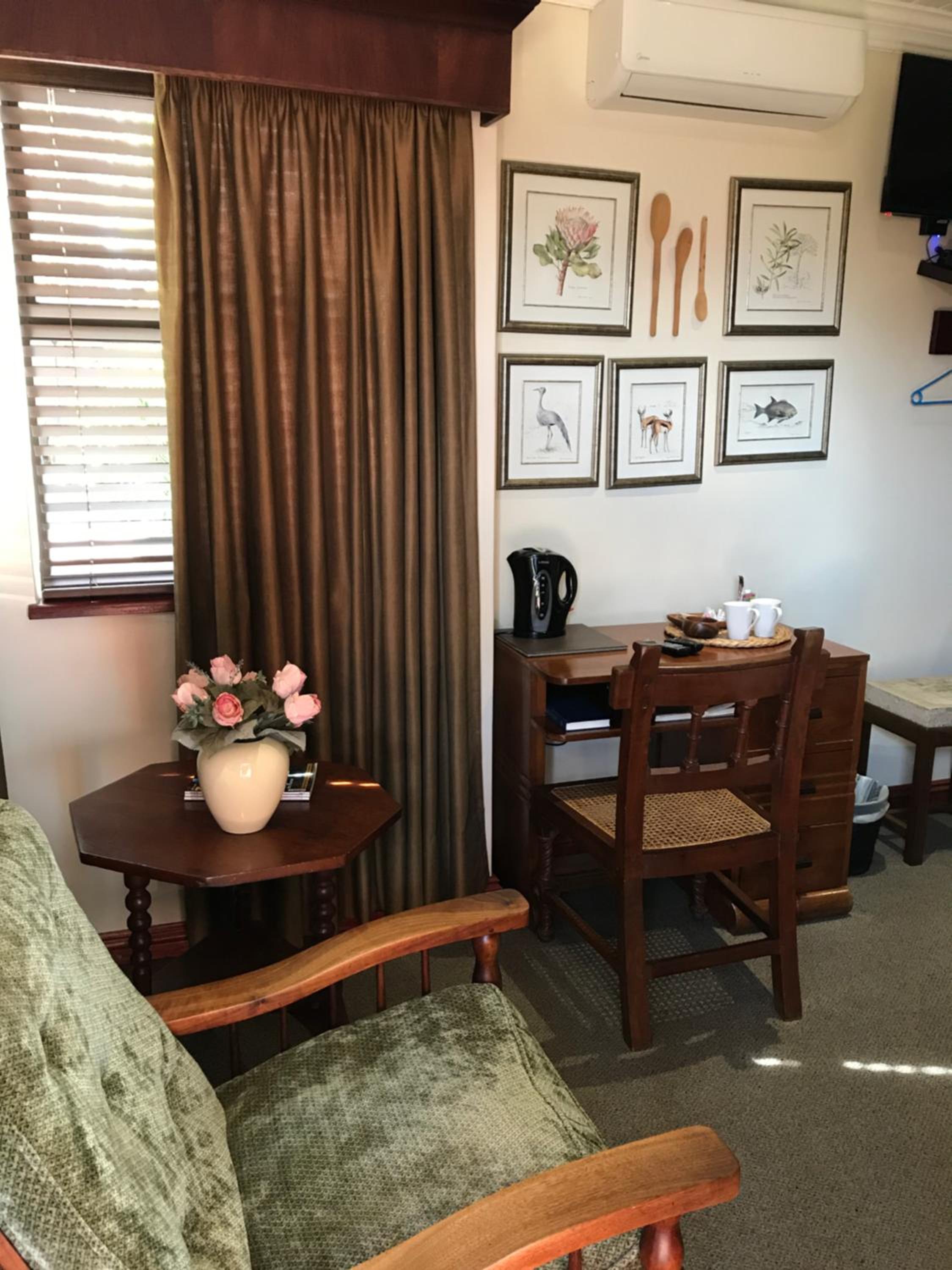 Double or Twin Room with Garden View - Photo 17