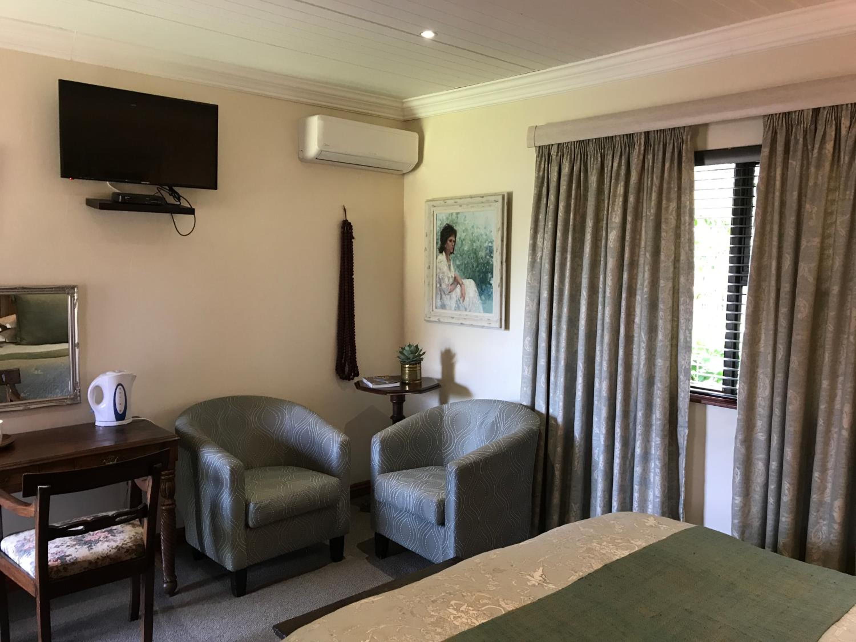 Double or Twin Room with Garden View - Photo 9