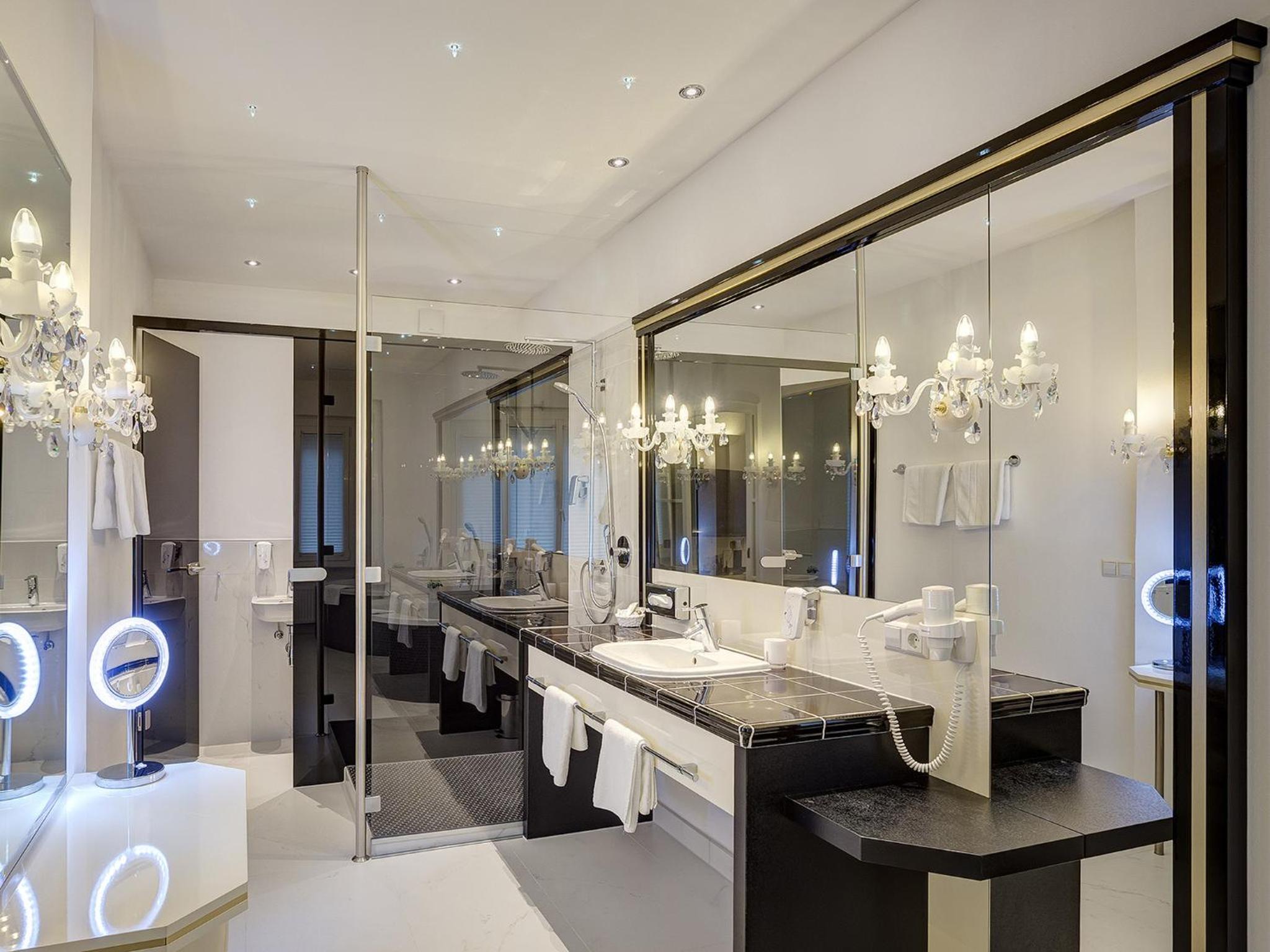 Suite - Photo 3