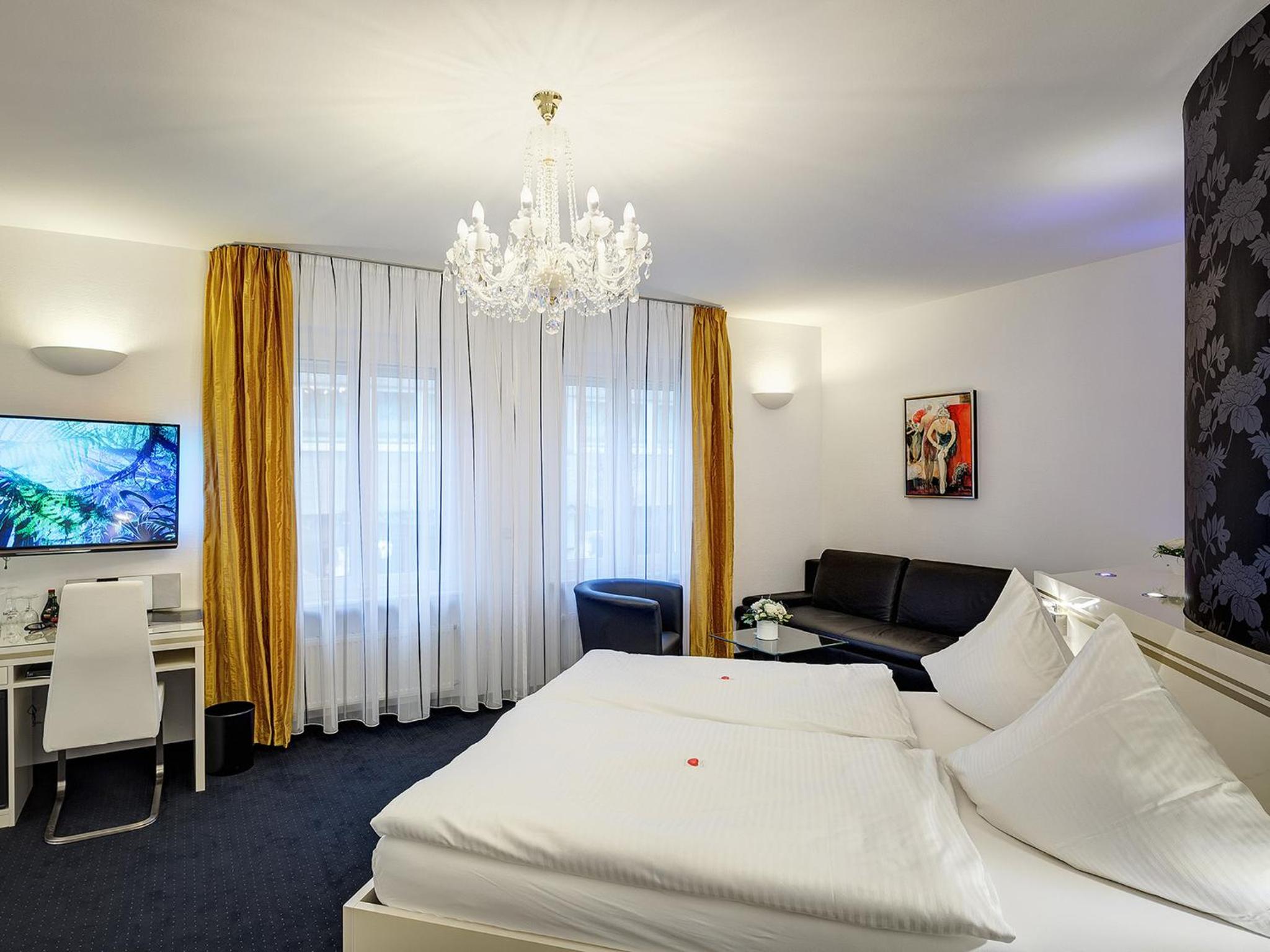 Suite - Photo 5