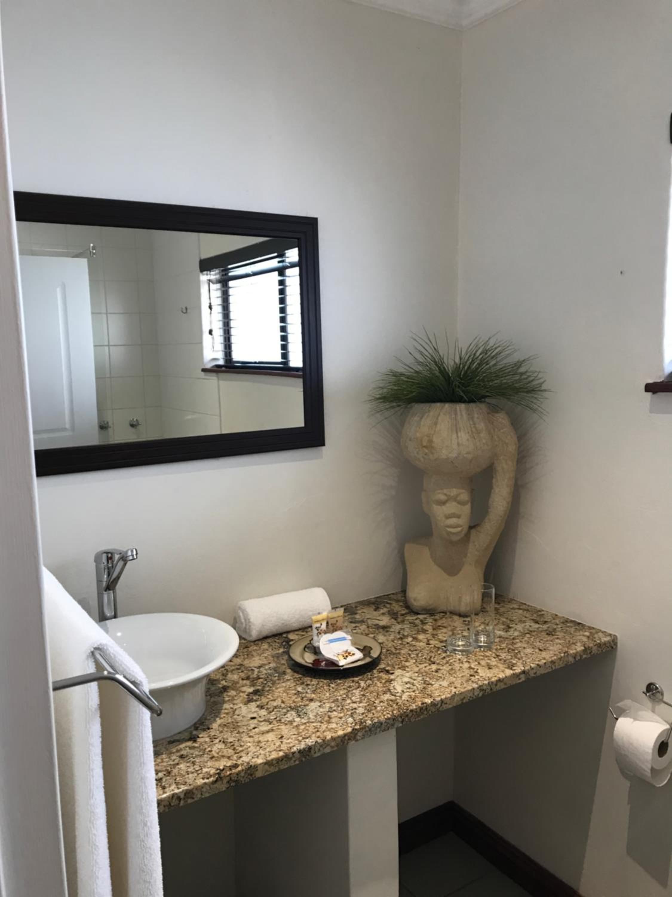Double or Twin Room with Garden View - Photo 11