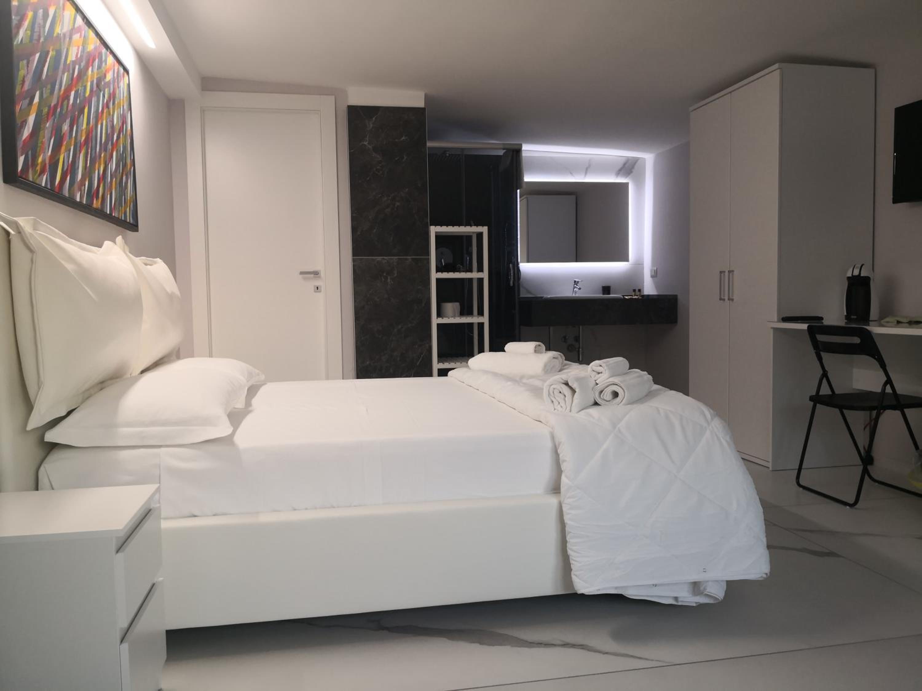 Queen Room -  (Via Piave 23)