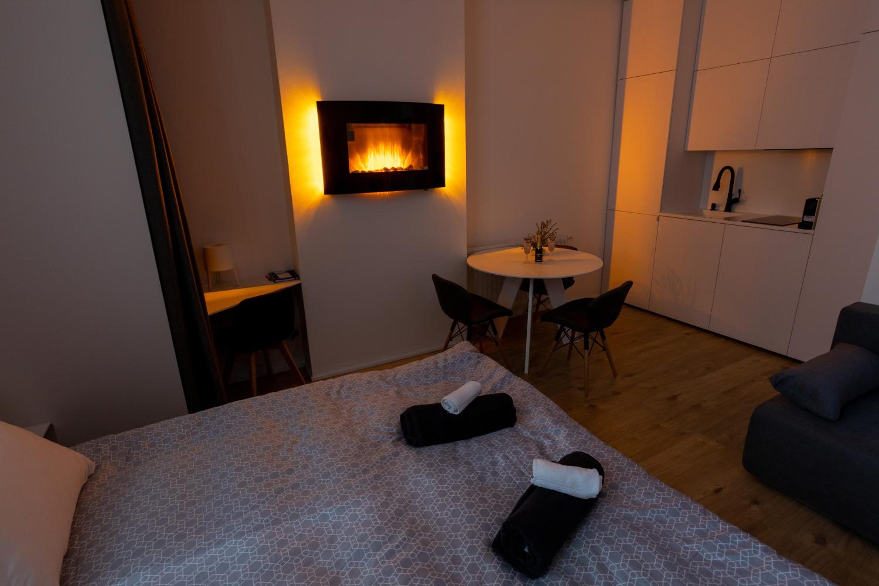 Studio with Balcony - Photo 46