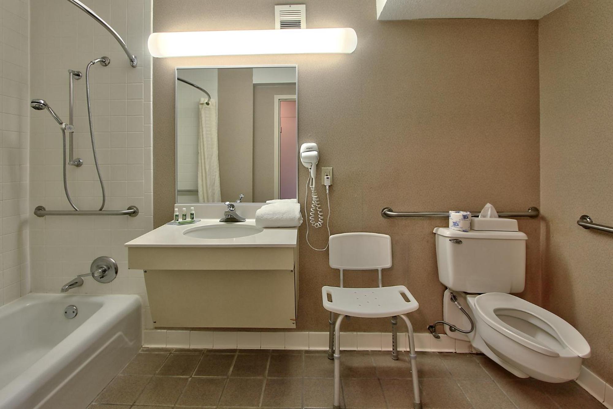 Deluxe King Room - Mobility Access/Non-Smoking