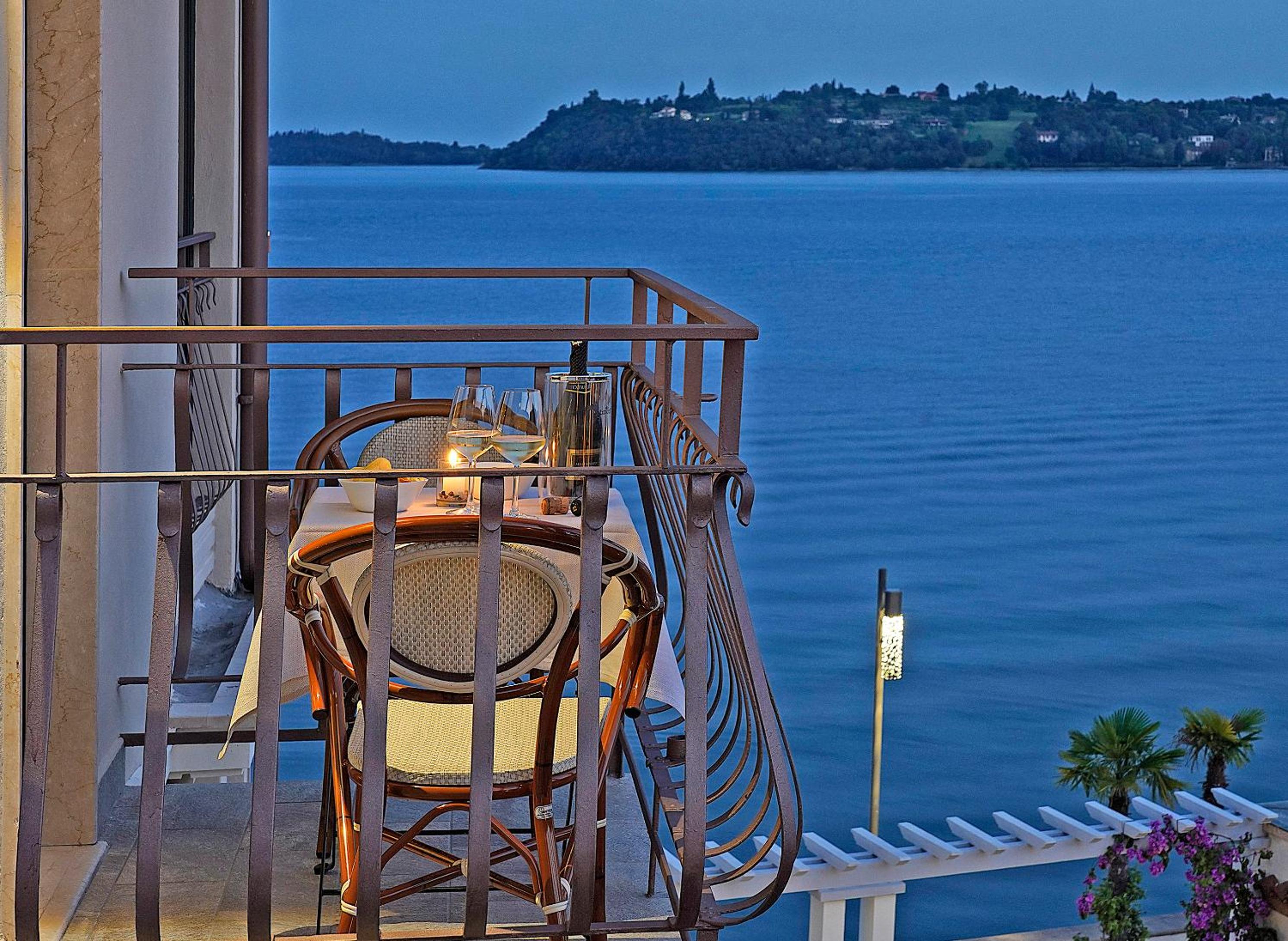 Double or Twin Room with Partial Lake View and Balcony - Photo 4