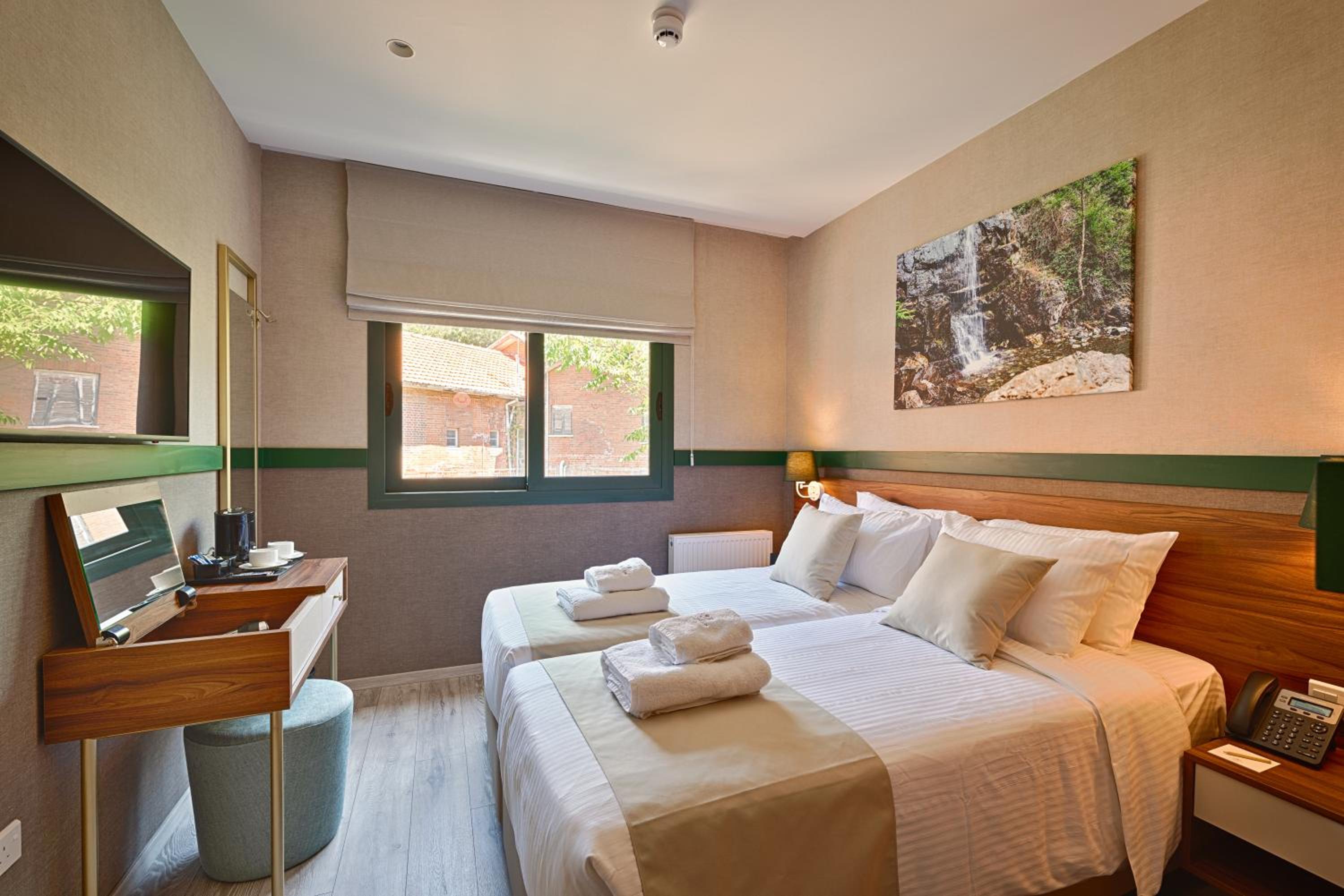 Double or Twin Room with Windows - Photo 3