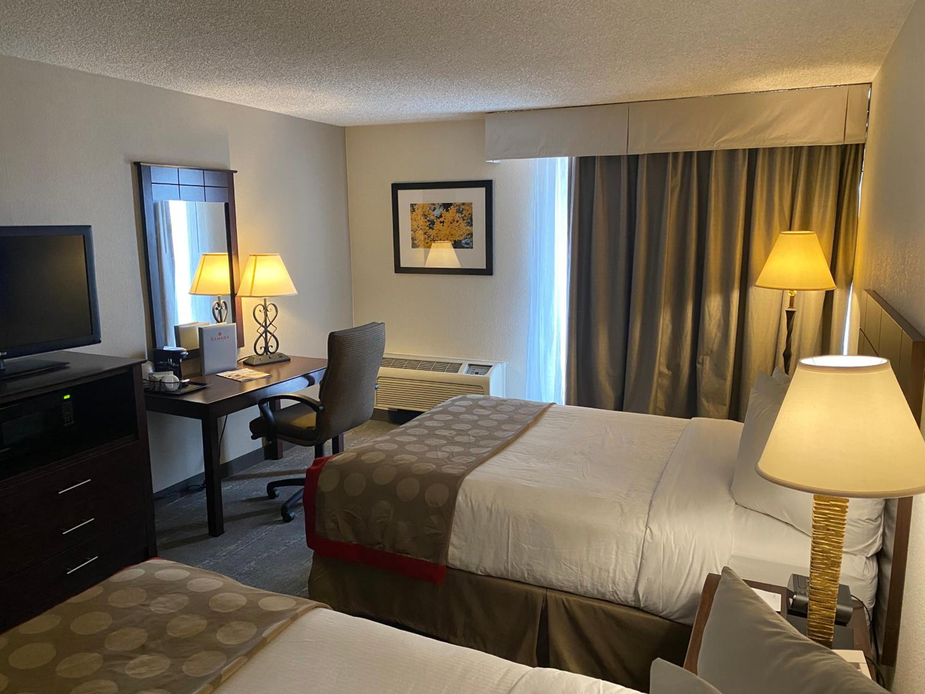 Deluxe Double Room with Two Double Beds - Non-Smoking photo 2