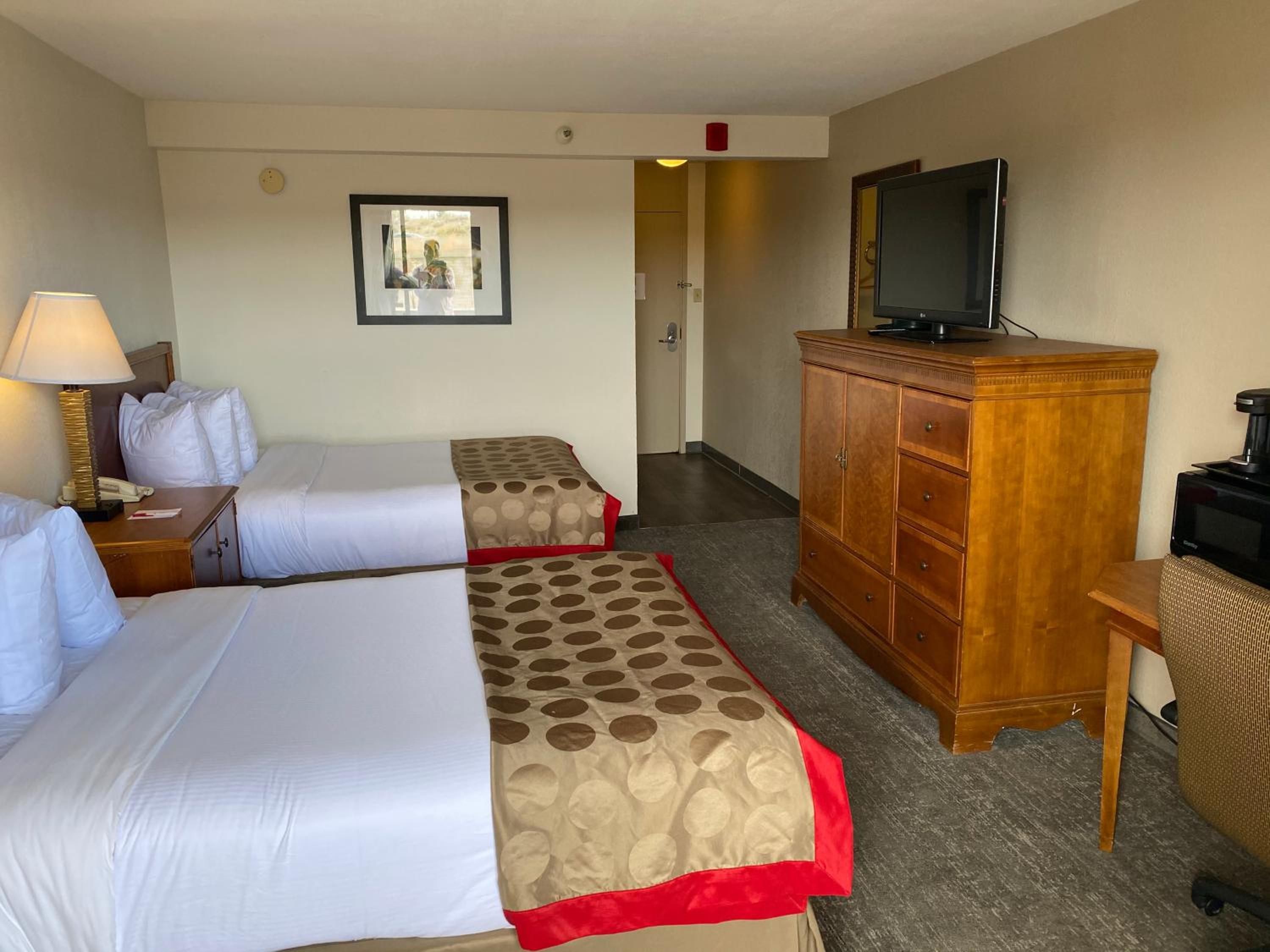 Superior Double Room with Two Double Beds and Mountain View - Non-Smoking photo 1