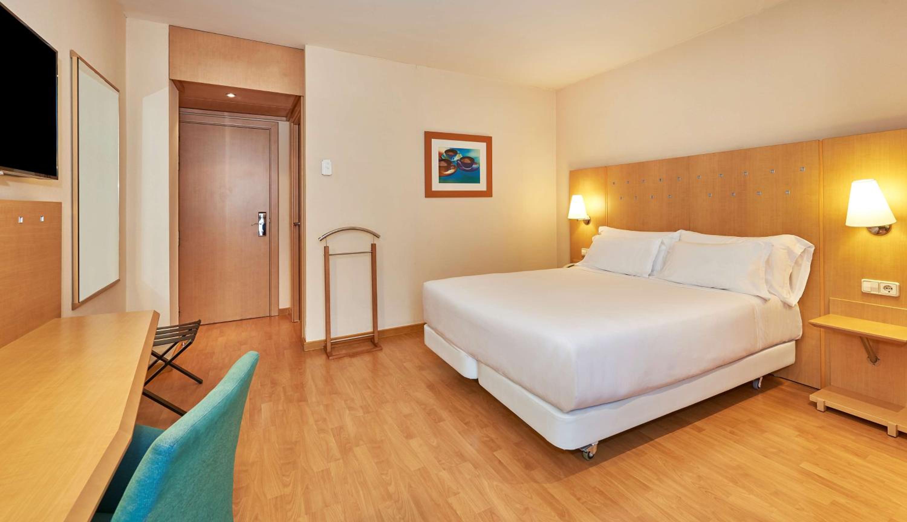 Standard Double Room - Photo 7