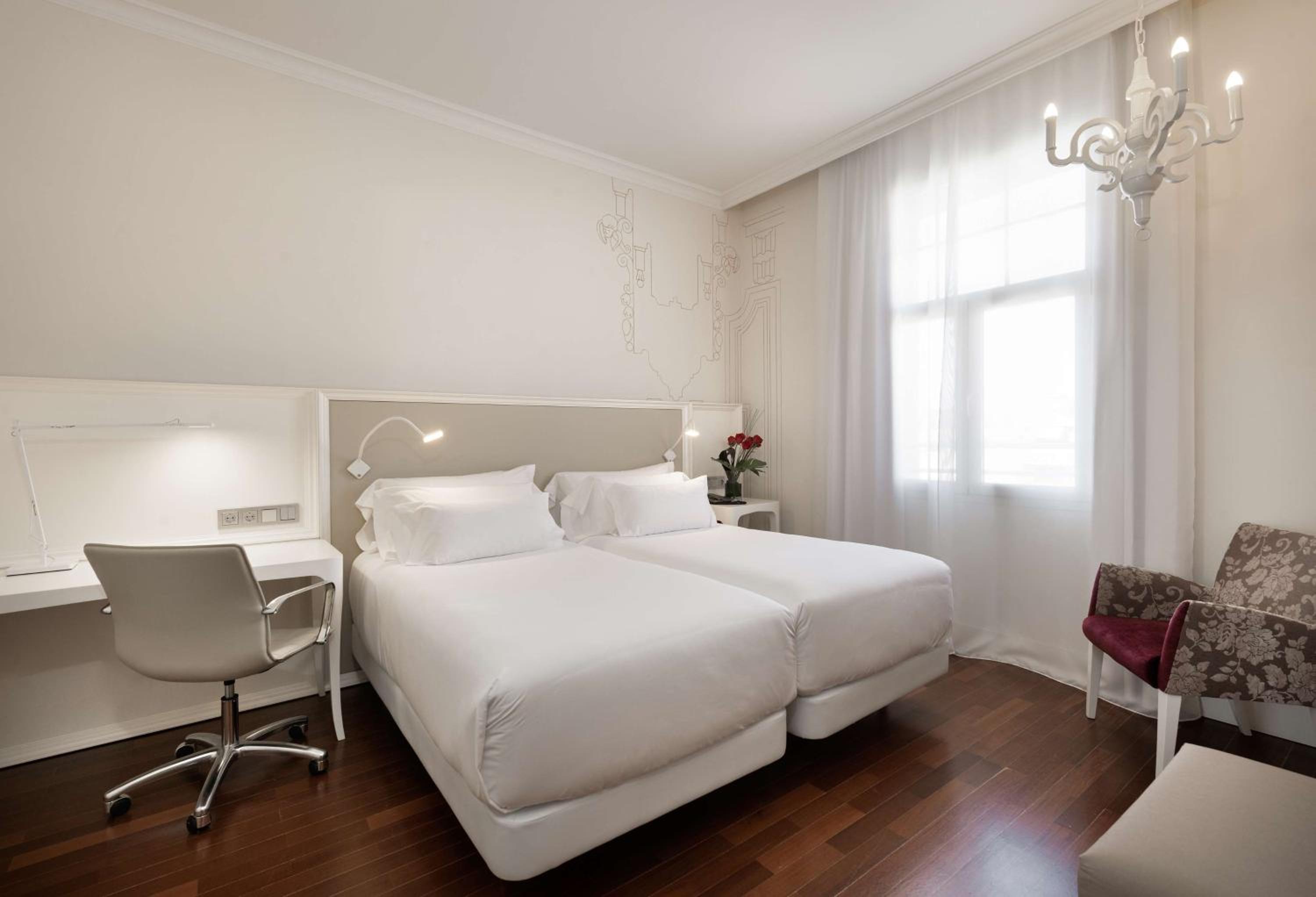 Superior Double or Twin Room - Photo 9