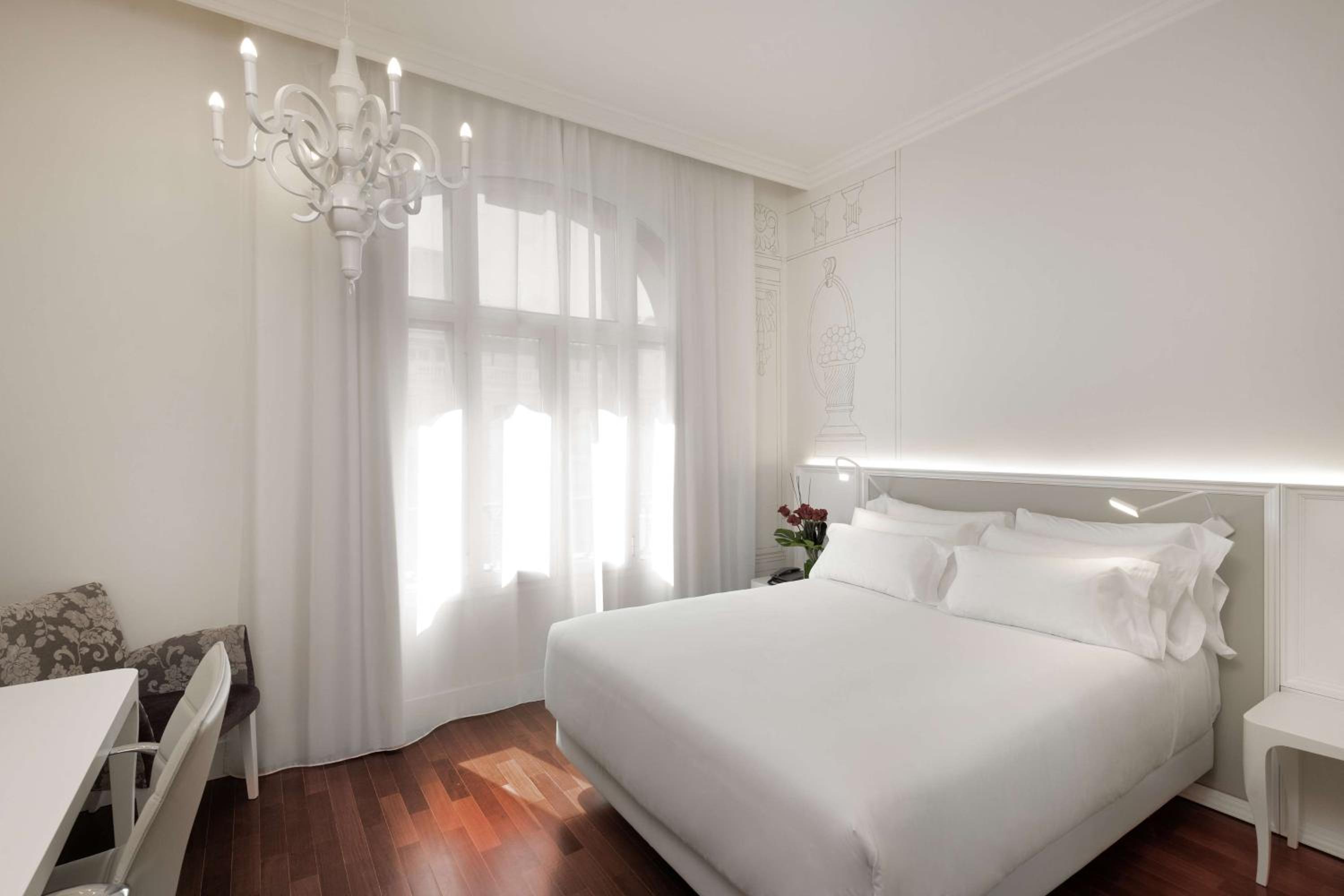Superior Double or Twin Room with View - Photo 4