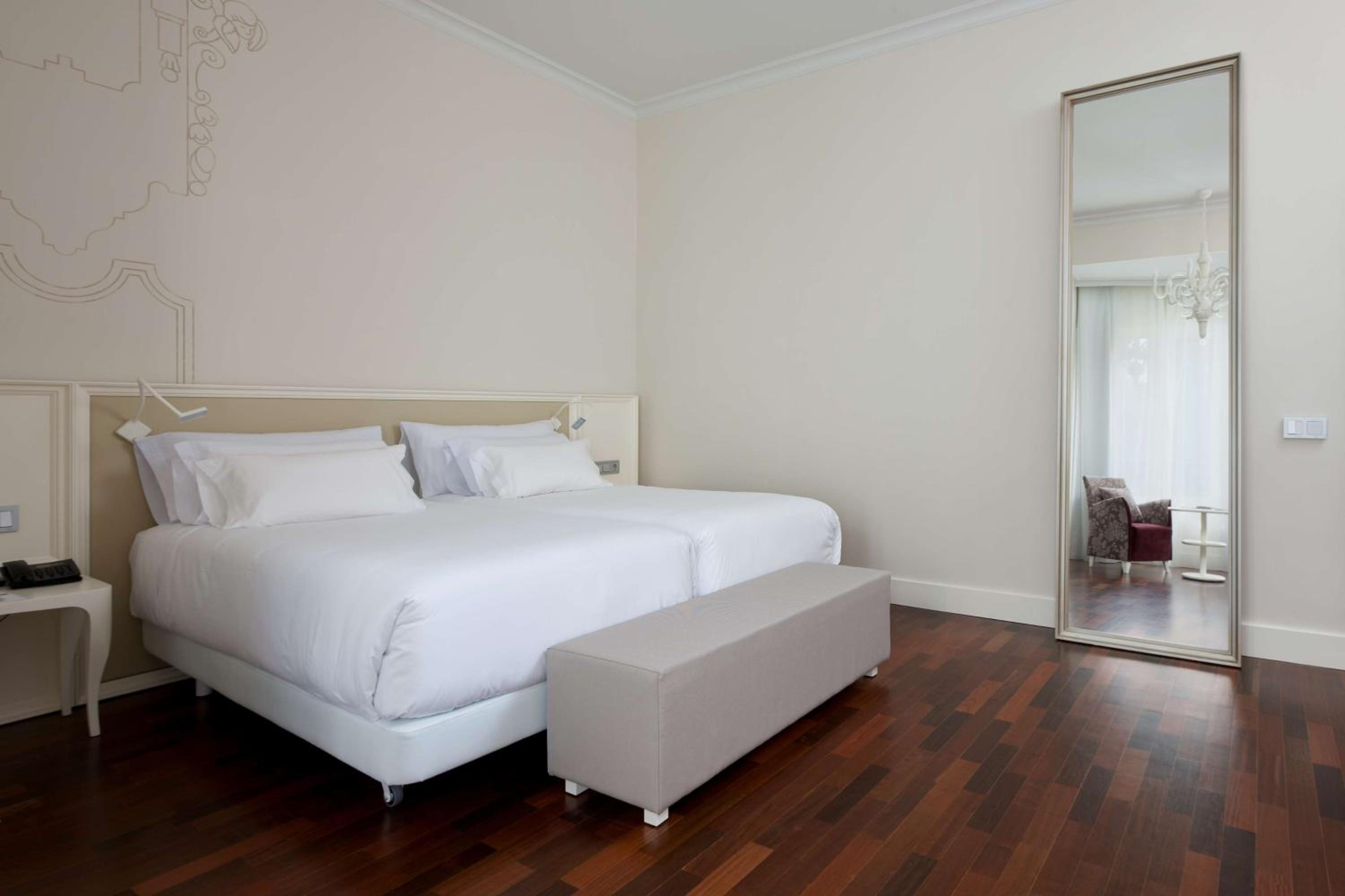 Superior Double or Twin Room with View - Photo 1