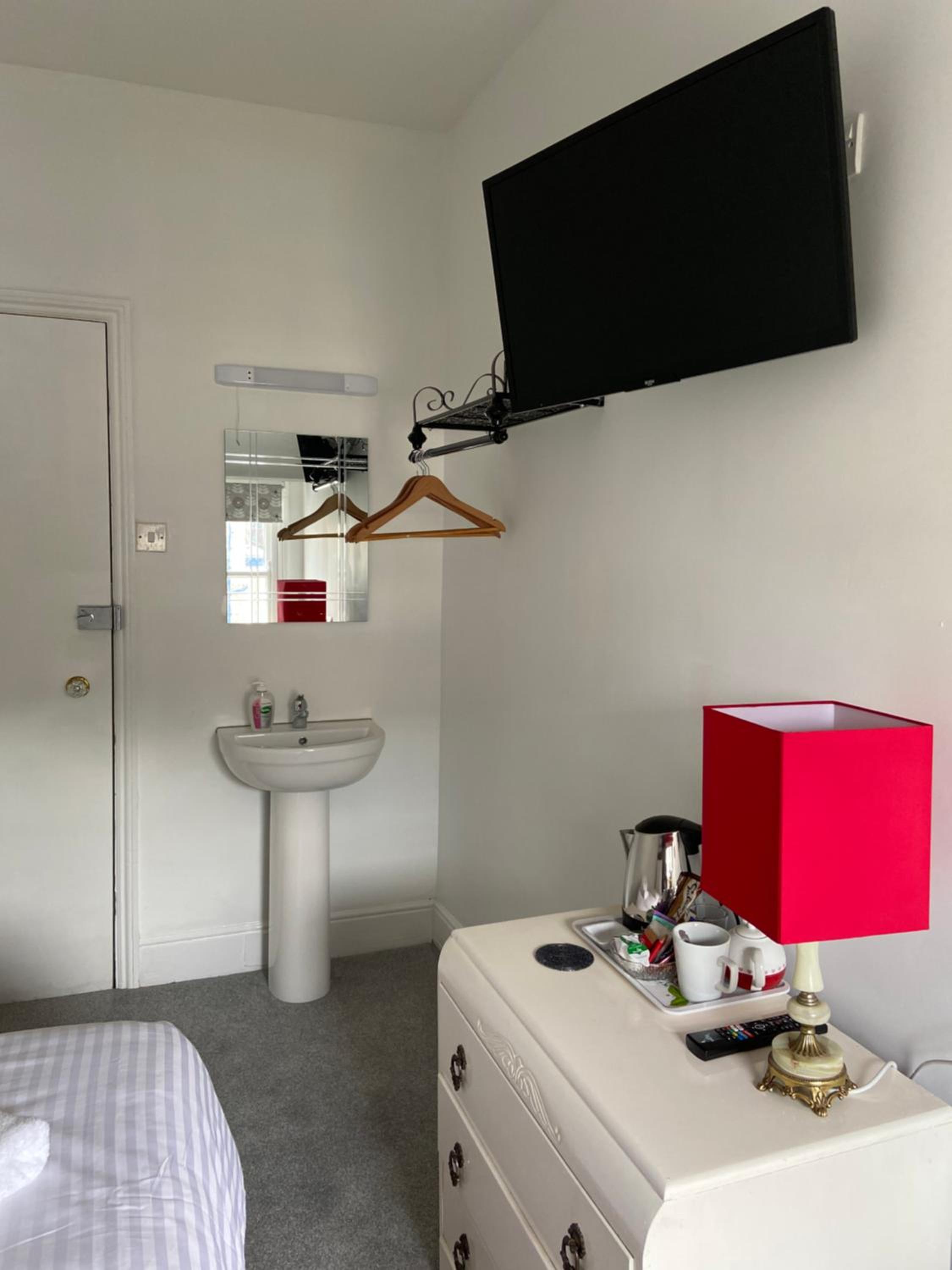 Single Room with Shared Bathroom photo 2