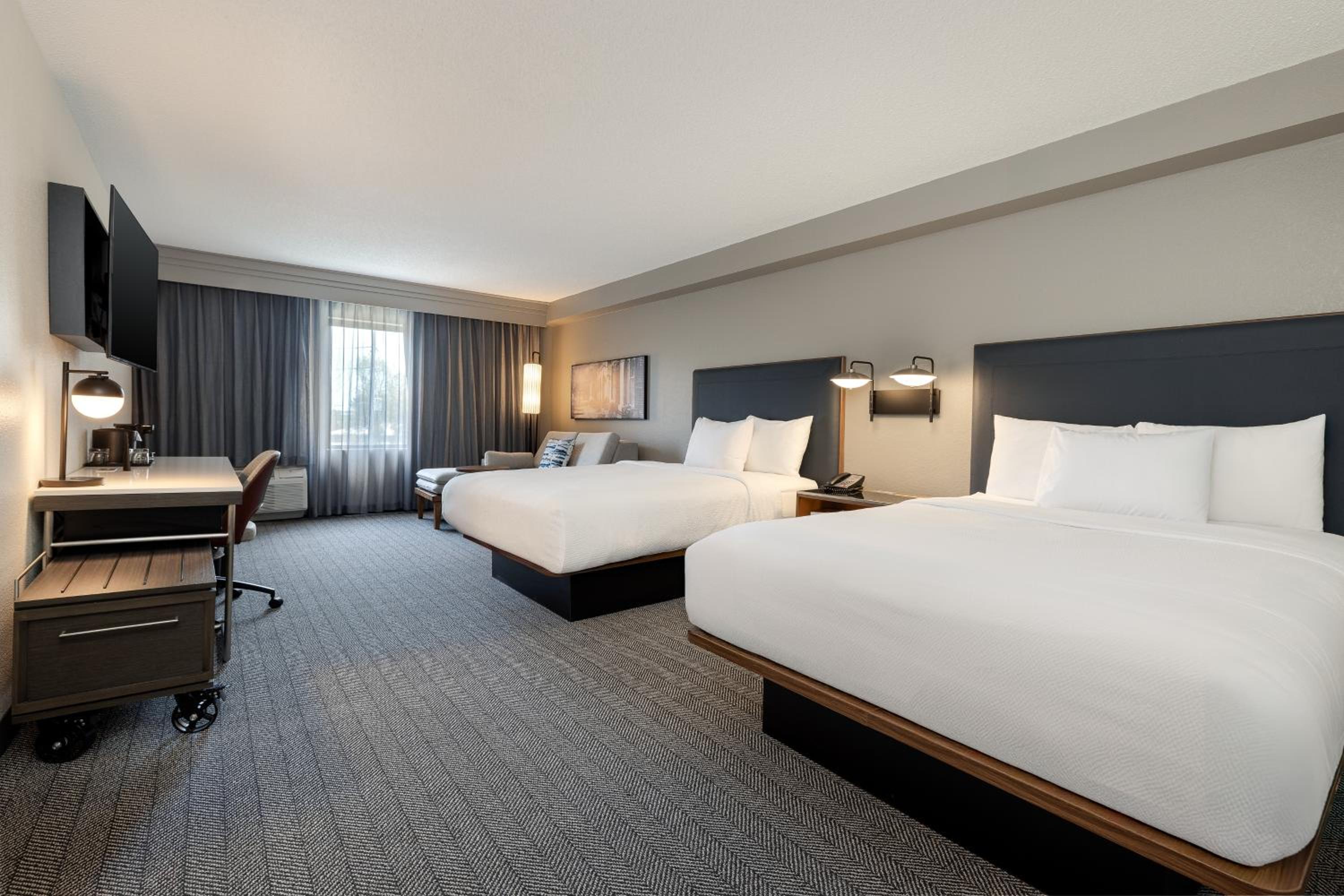 Queen Room with Two Queen Beds, Balcony and Transfer Shower - Mobility Access/Hearing Accessible