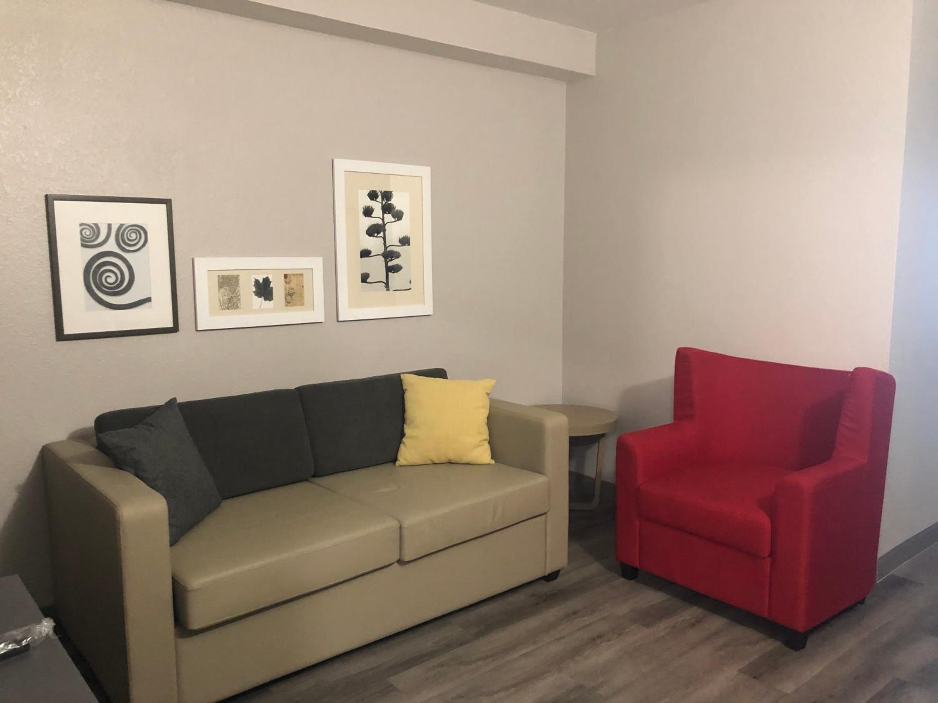 One-Bedroom Suite with Two Queen Beds - Non-Smoking - Photo 5
