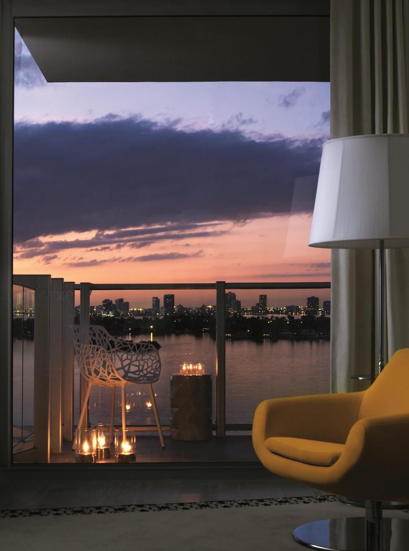 Bayview Studio Double Bed Suite with Balcony  - Photo 9