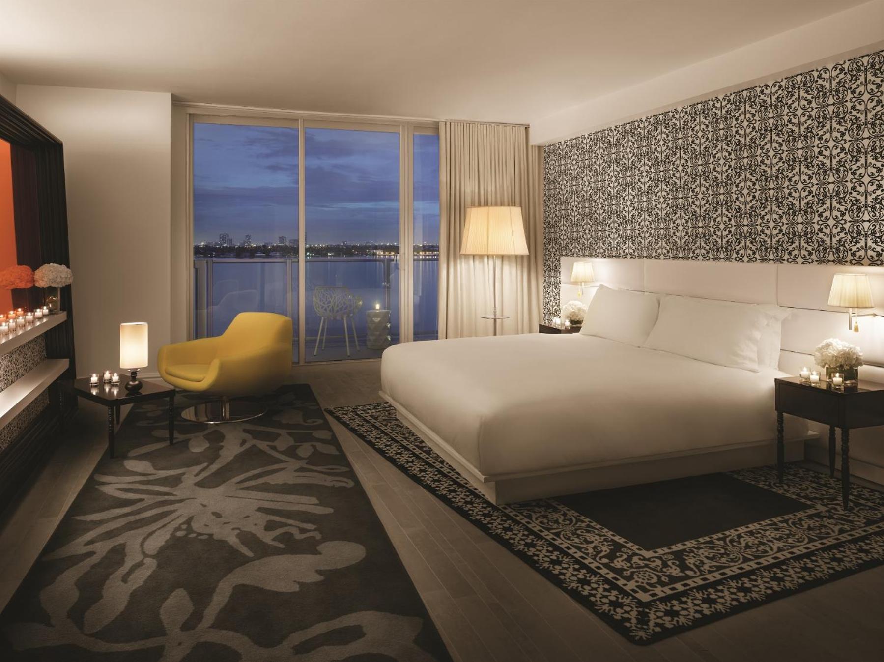 Deluxe Bay View Studio Suite w Balcony - Photo 5