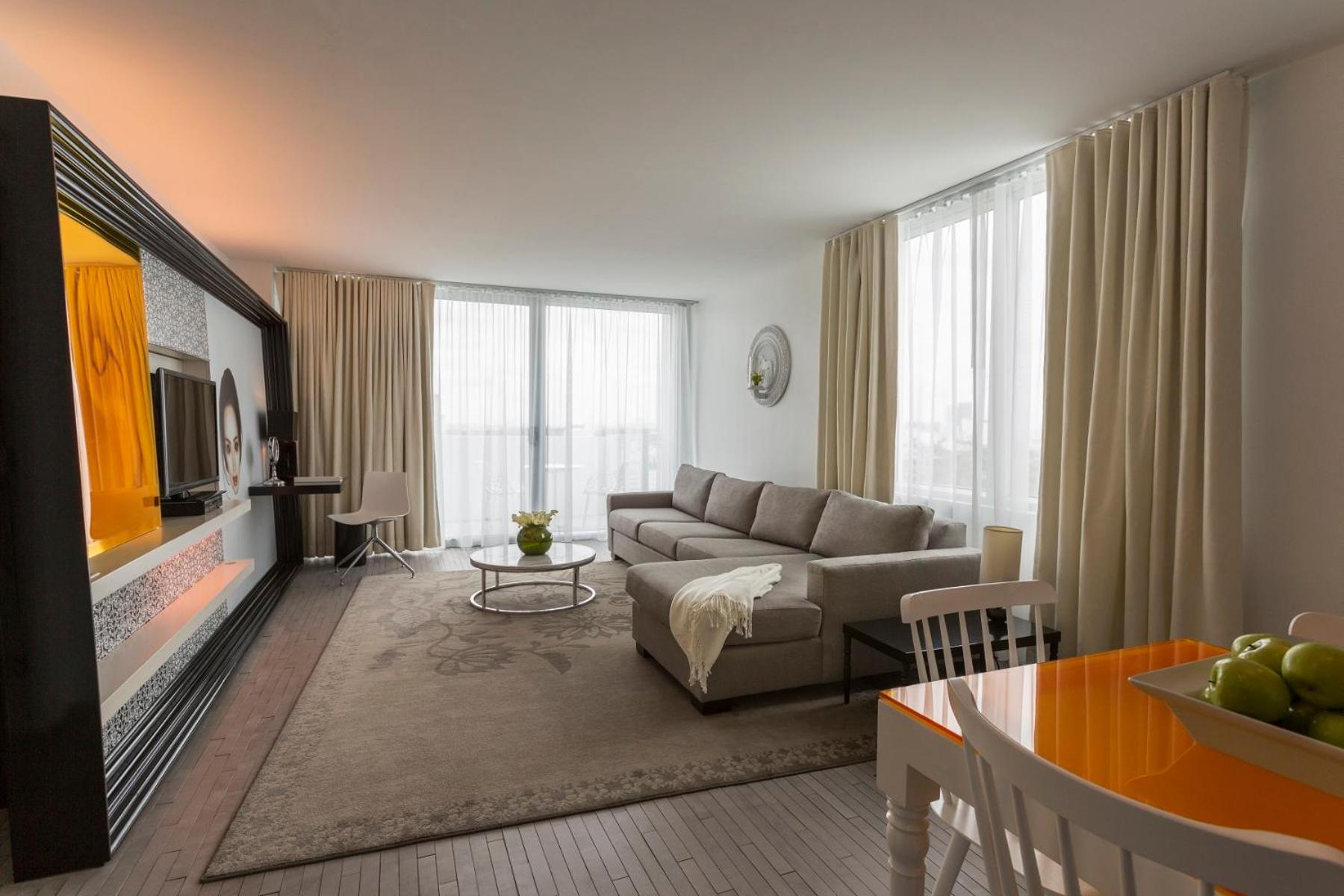 One-Bedroom Suite - Photo 4