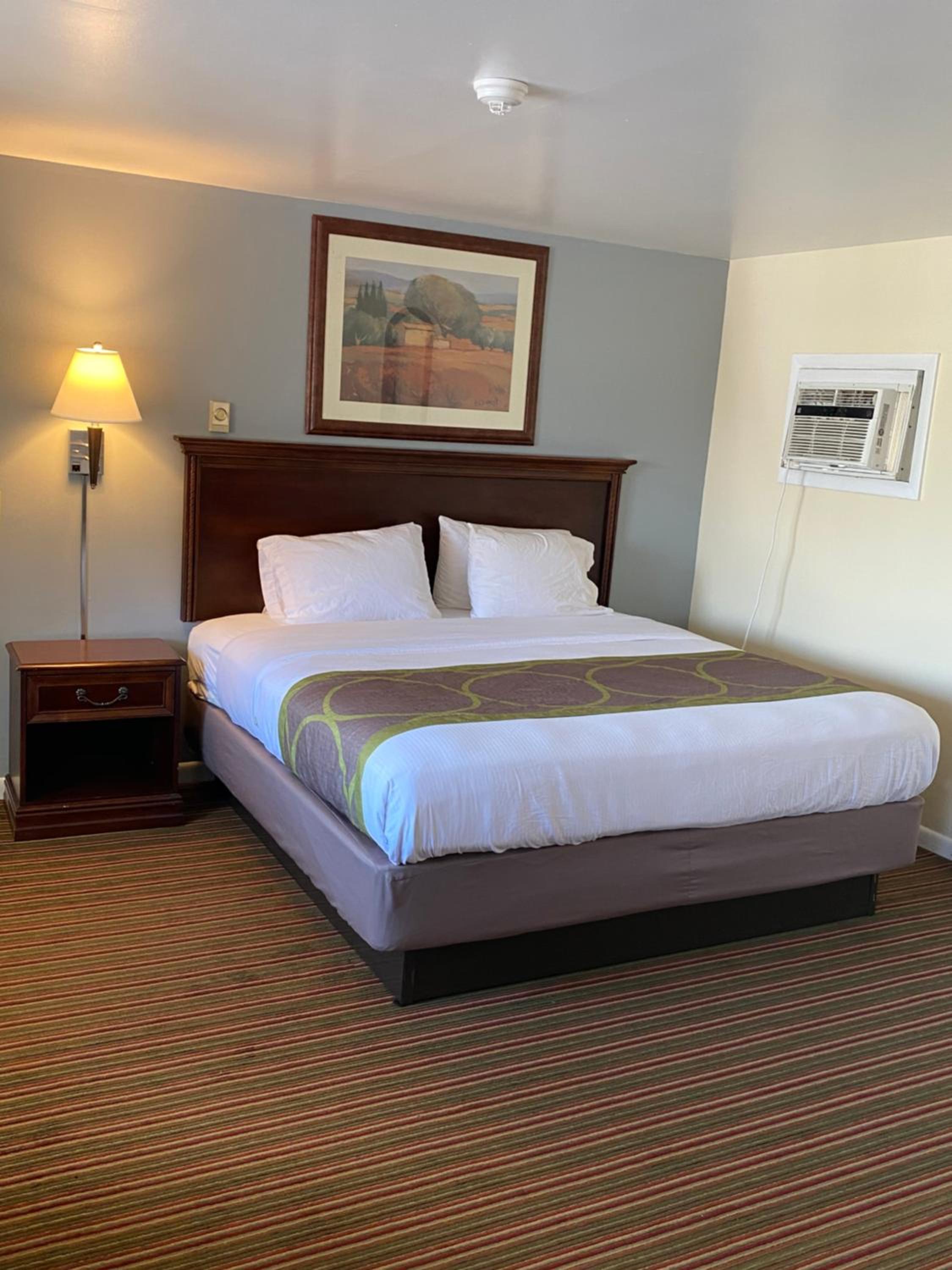 King Room - Non-Smoking photo 3