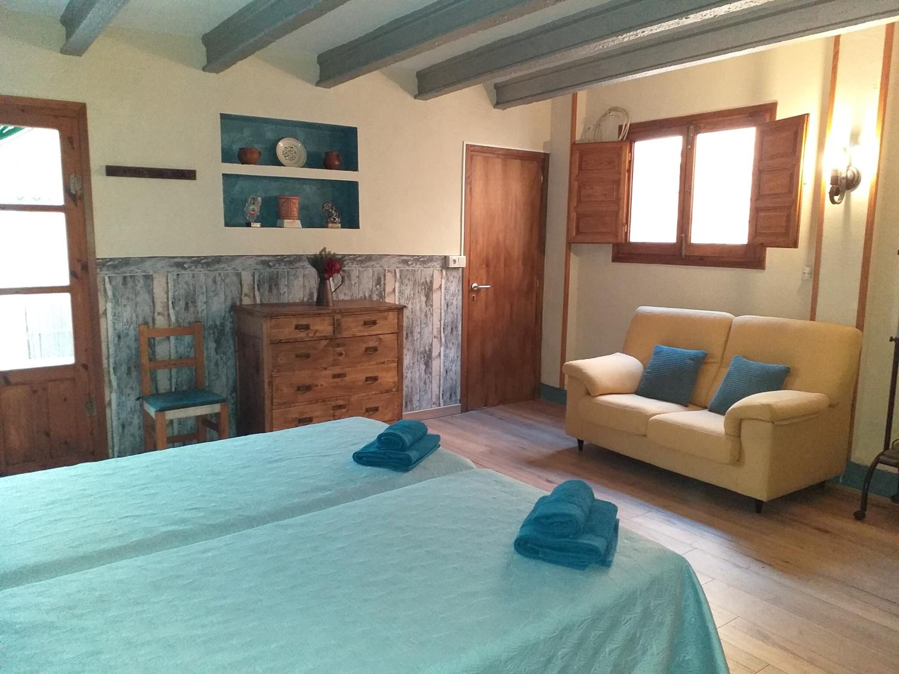 Standard Twin Room - Photo 4